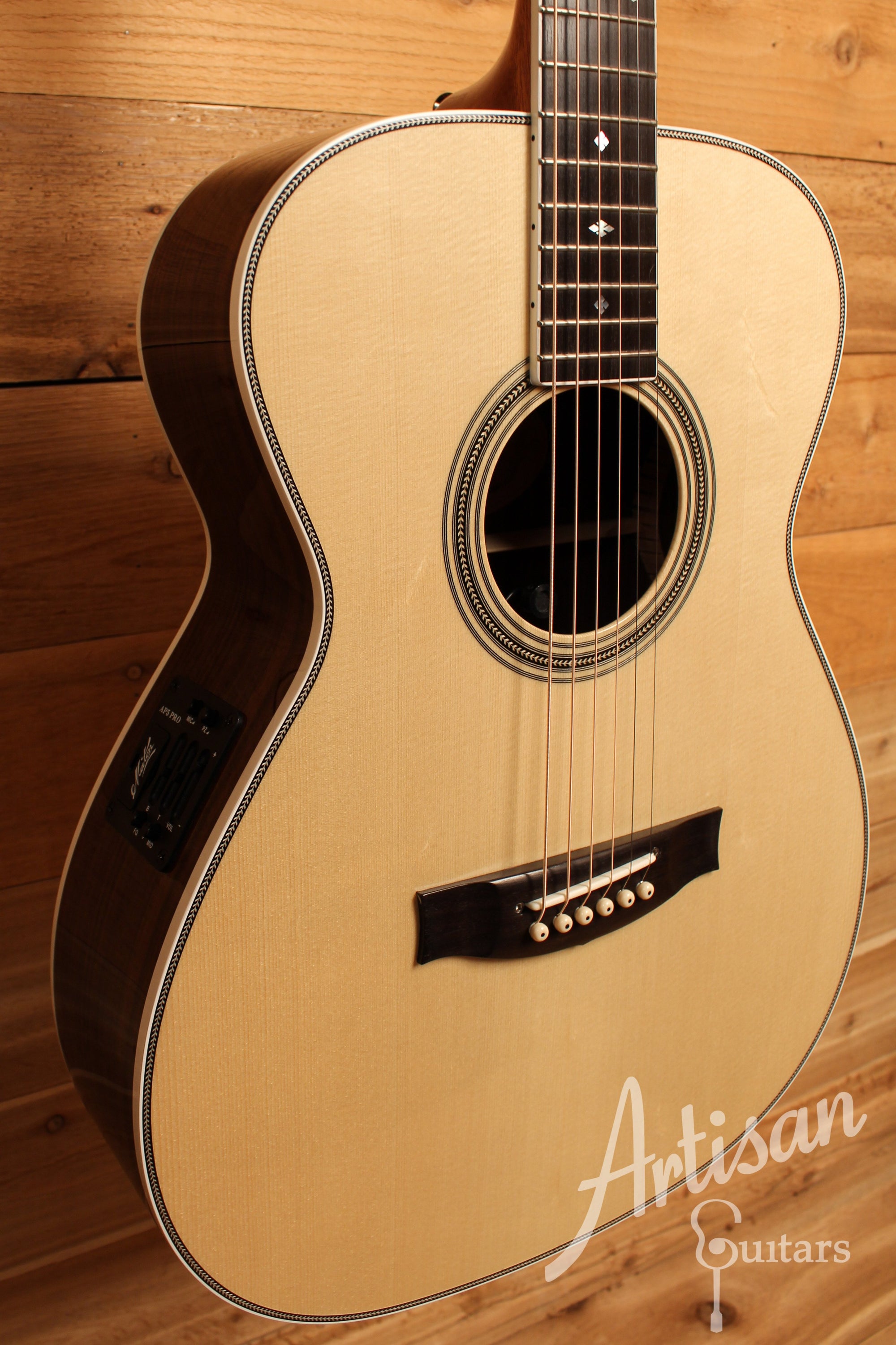 Maton Custom Shop Classic Guitar with European Spruce and Indian Rosewood ID-12159 - Artisan Guitars