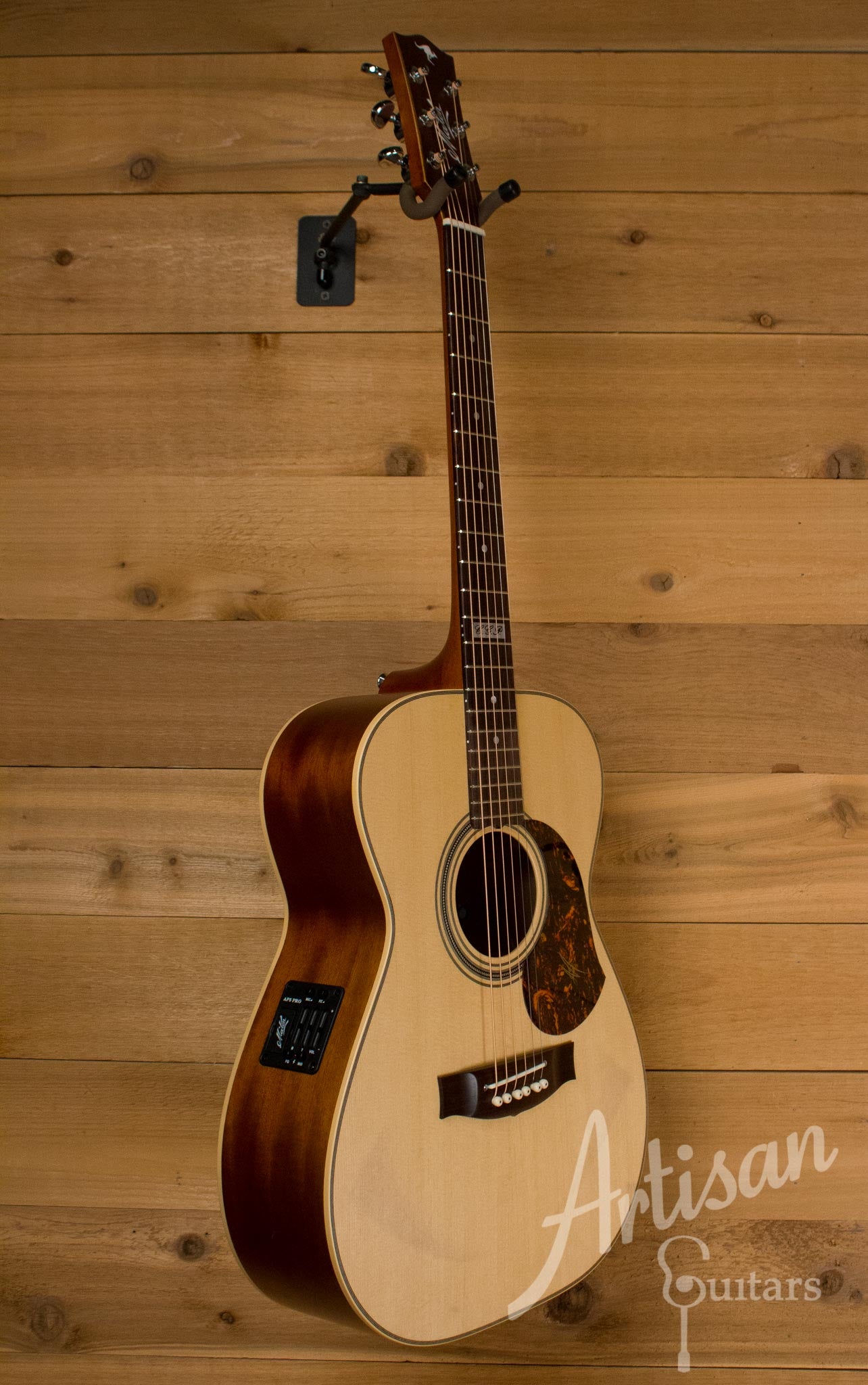 Pre-Owned 2014 Maton EBG808TE Tommy Emmanuel Signature Sitka and Queensland Maple ID-10197 - Artisan Guitars