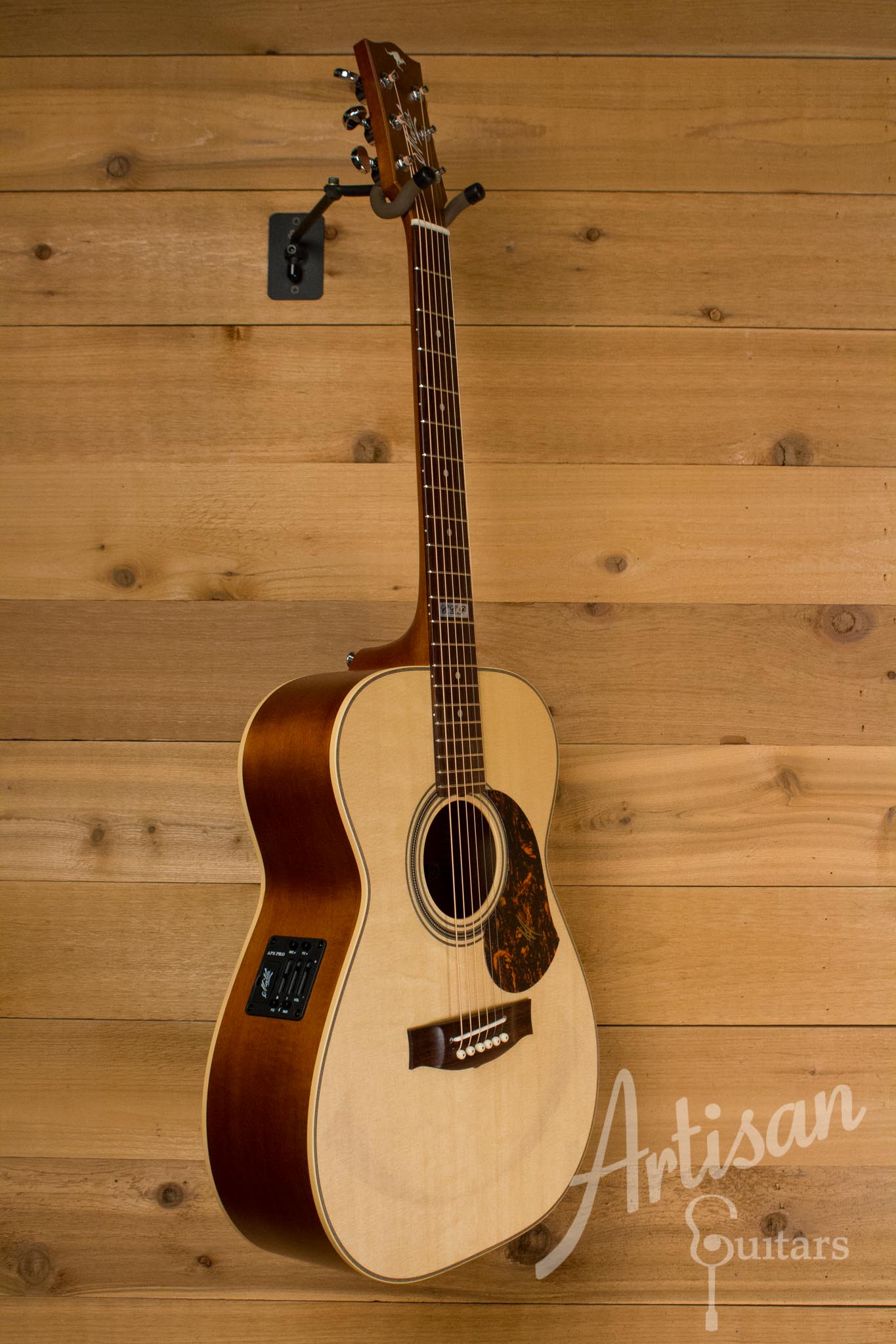 Pre-Owned 2014 Maton EBG808TE Tommy Emmanuel Signature Sitka and Queensland Maple ID-10198 - Artisan Guitars
