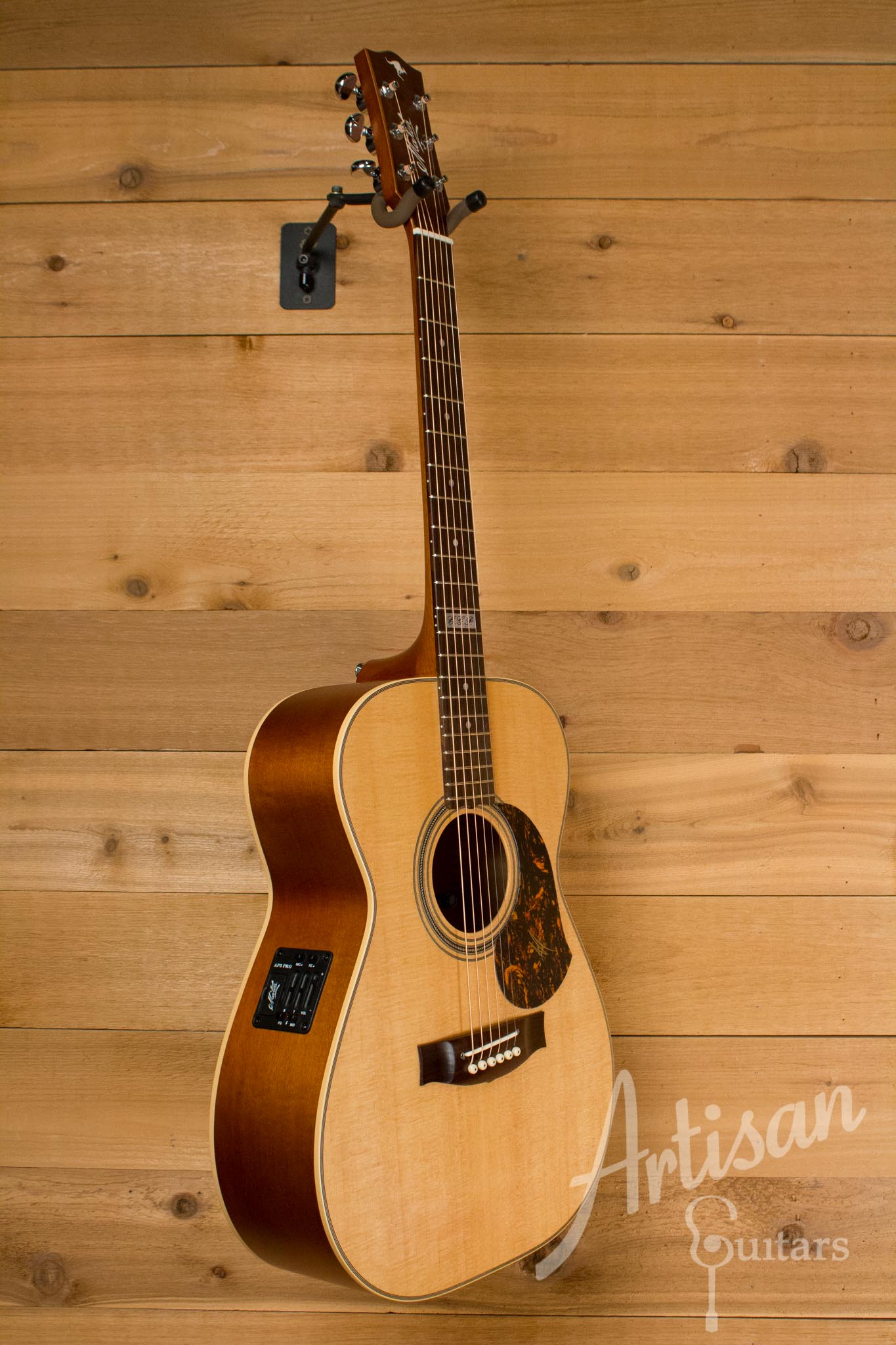 Pre-Owned 2014 Maton EBG808TE Tommy Emmanuel Signature Sitka and Queensland Maple ID-10199 - Artisan Guitars