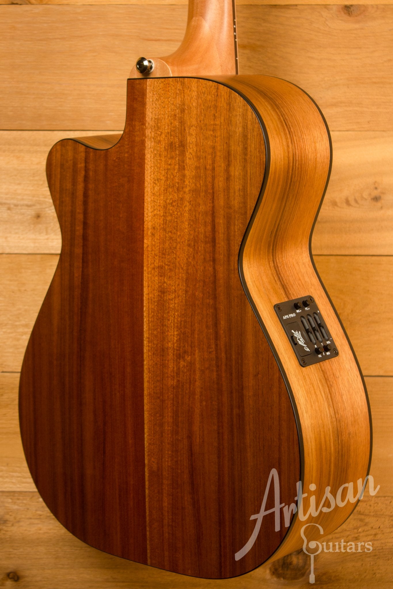 Maton SRS808C Guitar Western Red Cedar and Solid Blackwood Cutaway ID-11494 - Artisan Guitars