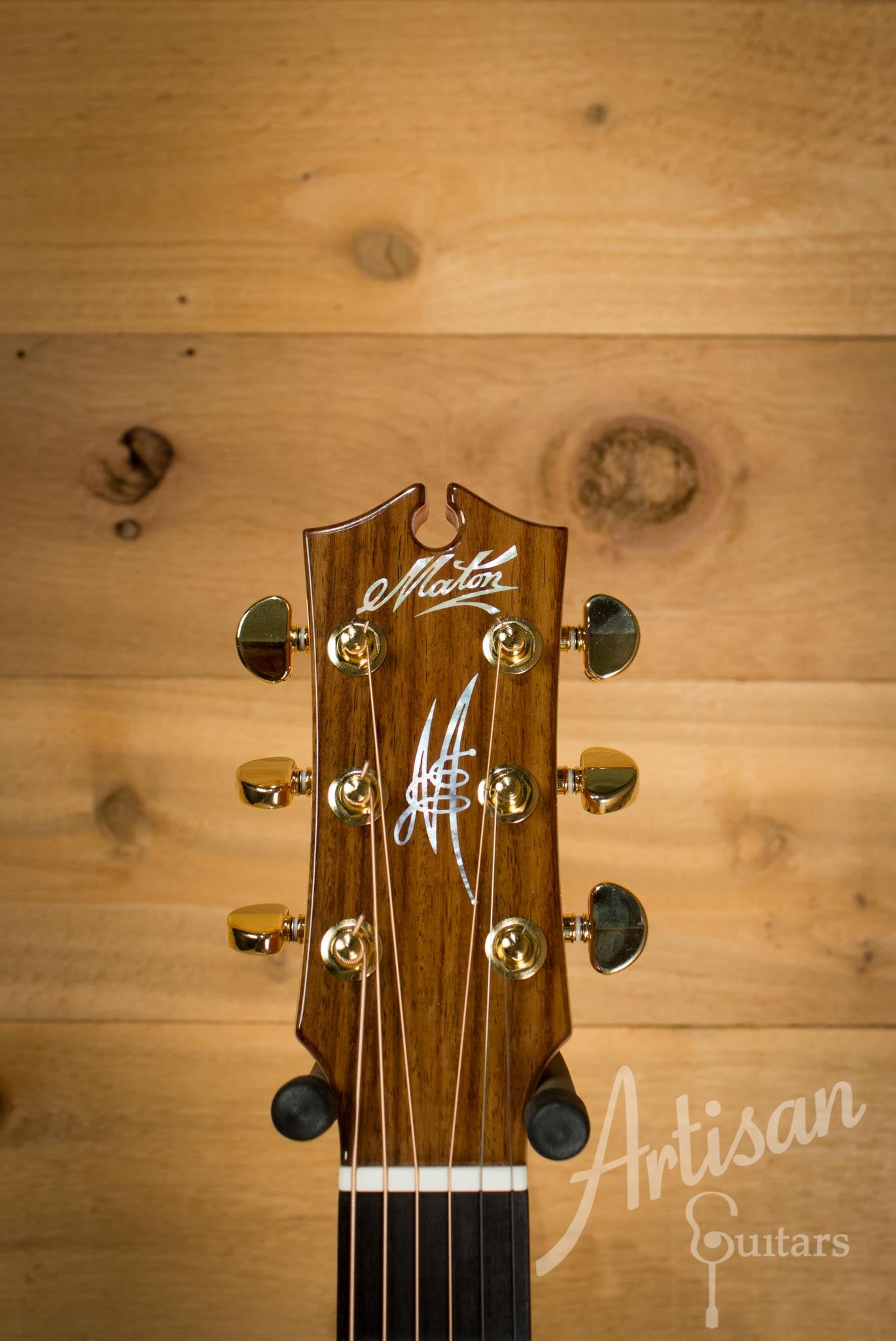 Maton EM 100C 808 Messiah Series Guitar with Sitka and Indian Rosewood Cutaway AP5 Pro ID-10124 - Artisan Guitars