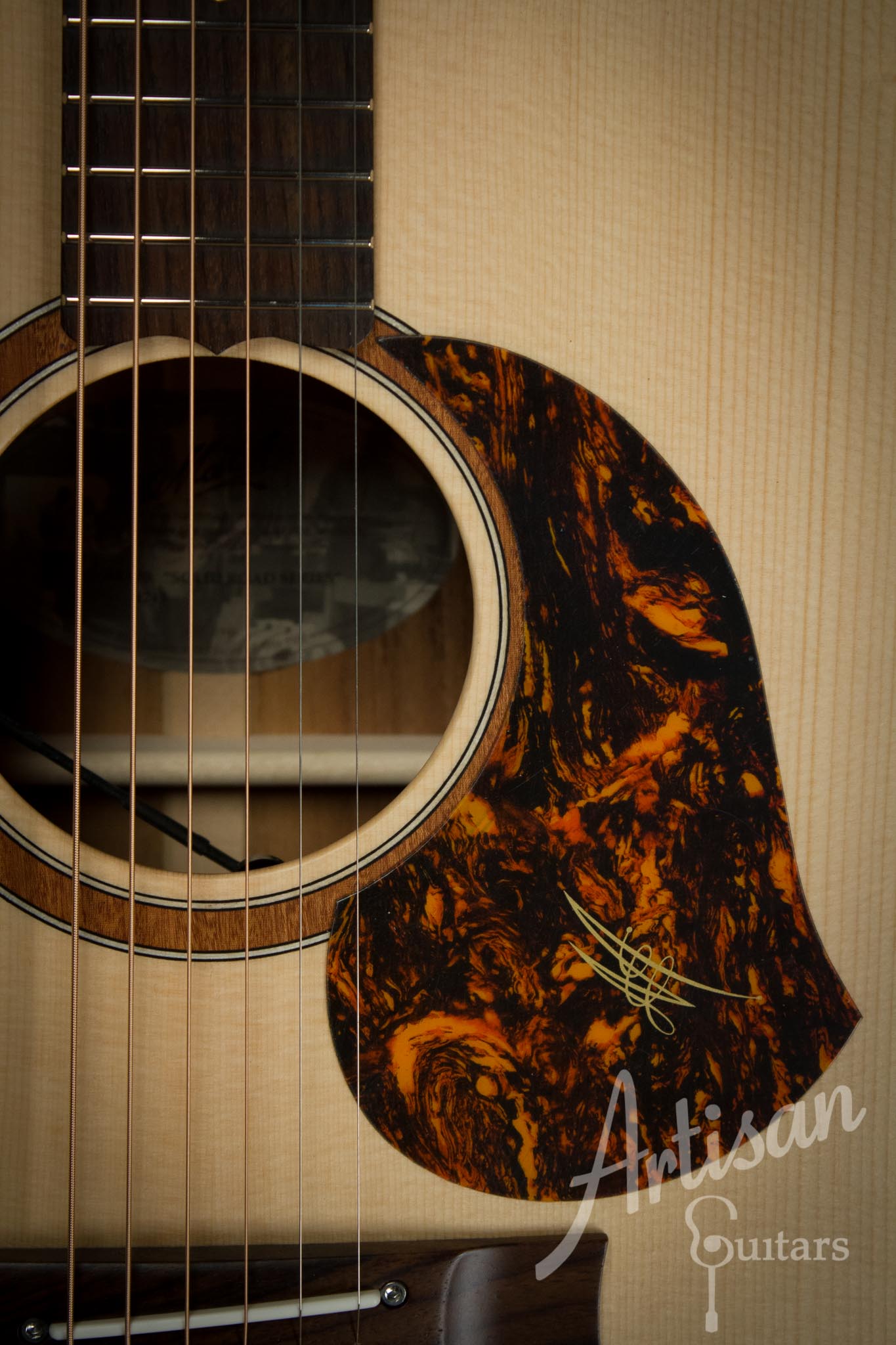 Maton SRS70 Solid Road Series Sitka and Blackwood AP5 Pro ID-10125 - Artisan Guitars
