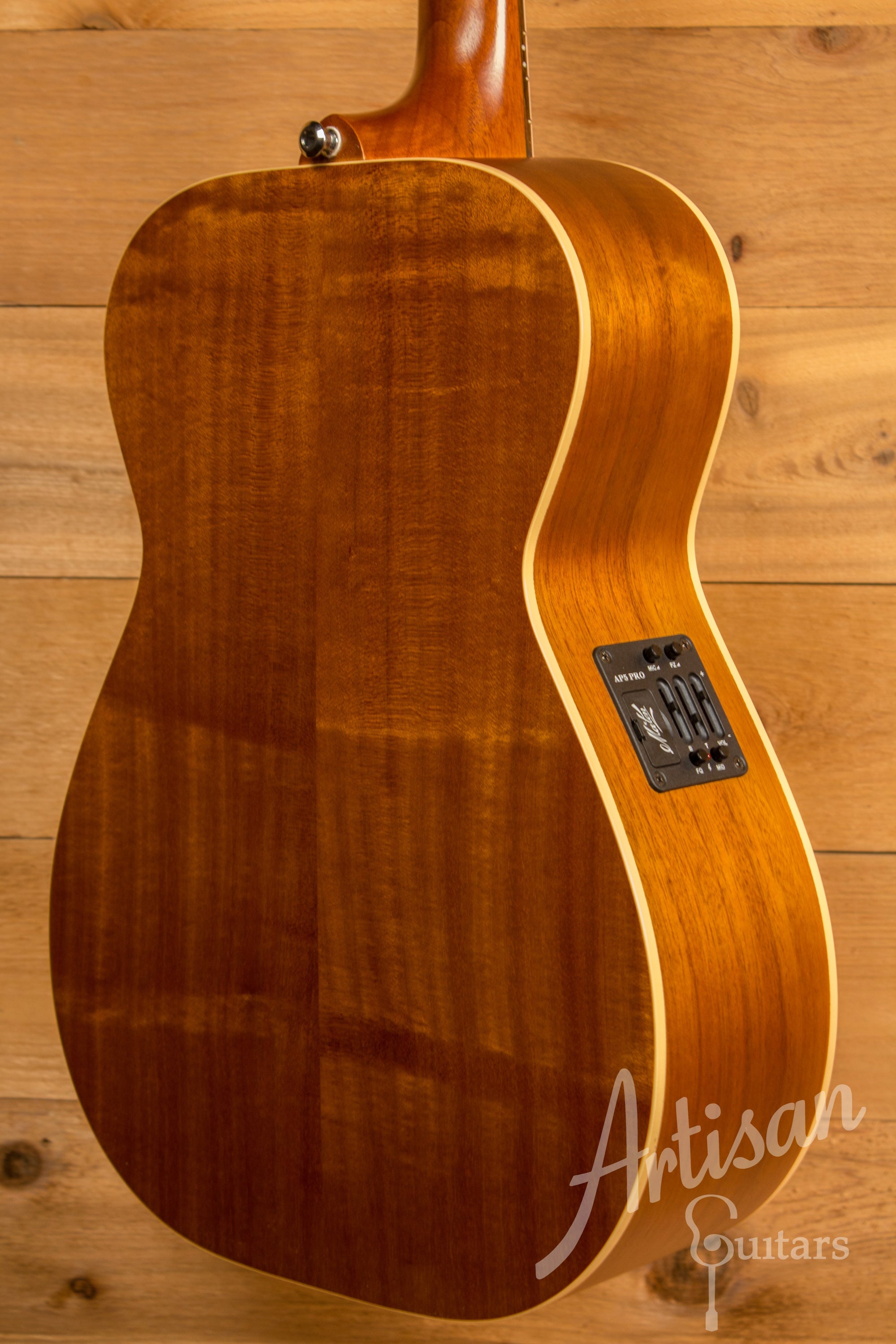 Maton EBG808TE Signature Sitka and Queensland Maple Signed by Tommy Emmanuel Pre-Owned 2014 ID-11306 - Artisan Guitars
