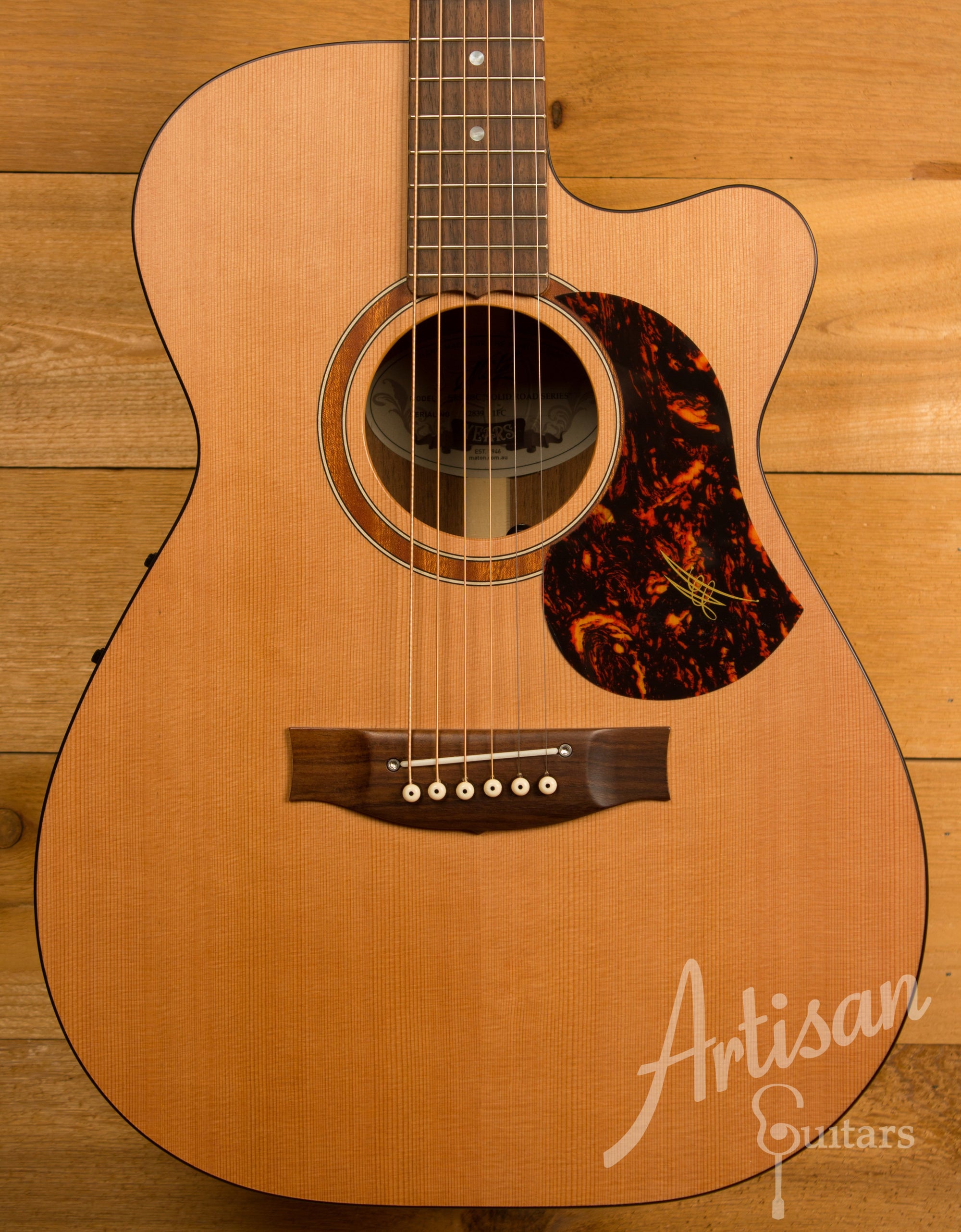 Maton SRS808C Guitar Western Red Cedar and Solid Blackwood Cutaway Pre-Owned 2016 ID-11308 - Artisan Guitars