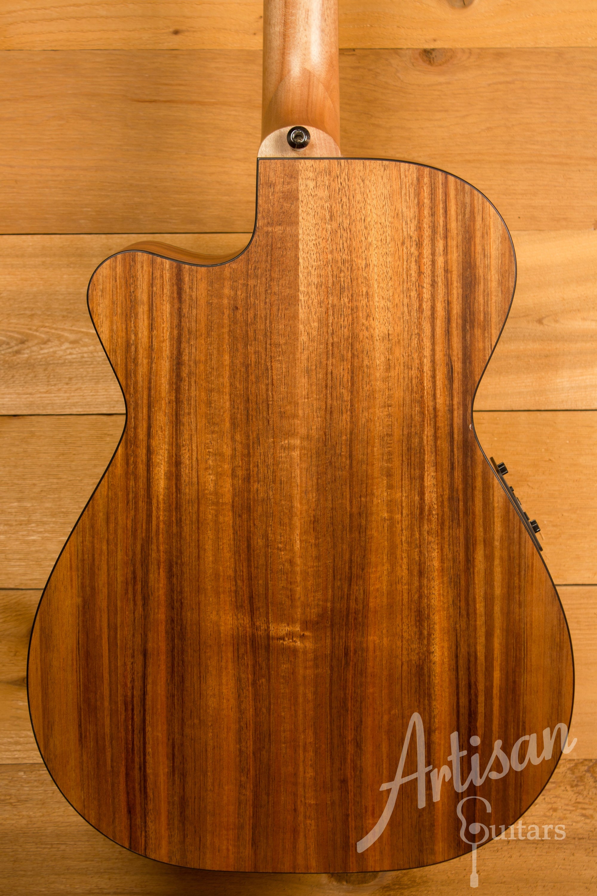 Maton SRS808C Guitar Western Red Cedar and Solid Blackwood Cutaway Pre-Owned 2016 ID-11308 - Artisan Guitars