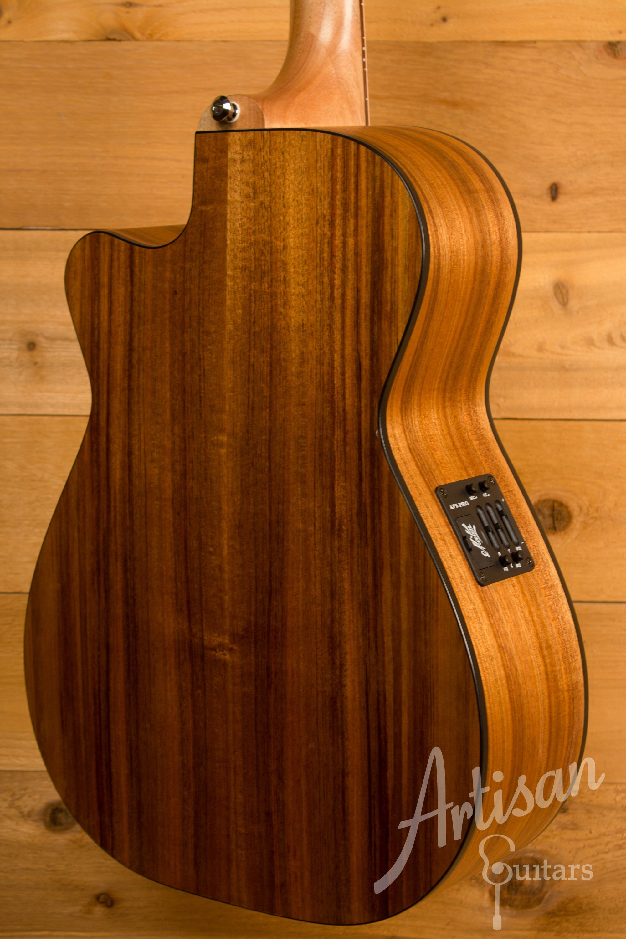 Maton SRS808C Guitar Western Red Cedar and Solid Blackwood Cutaway Pre-Owned 2016 ID-11308 - Artisan Guitars