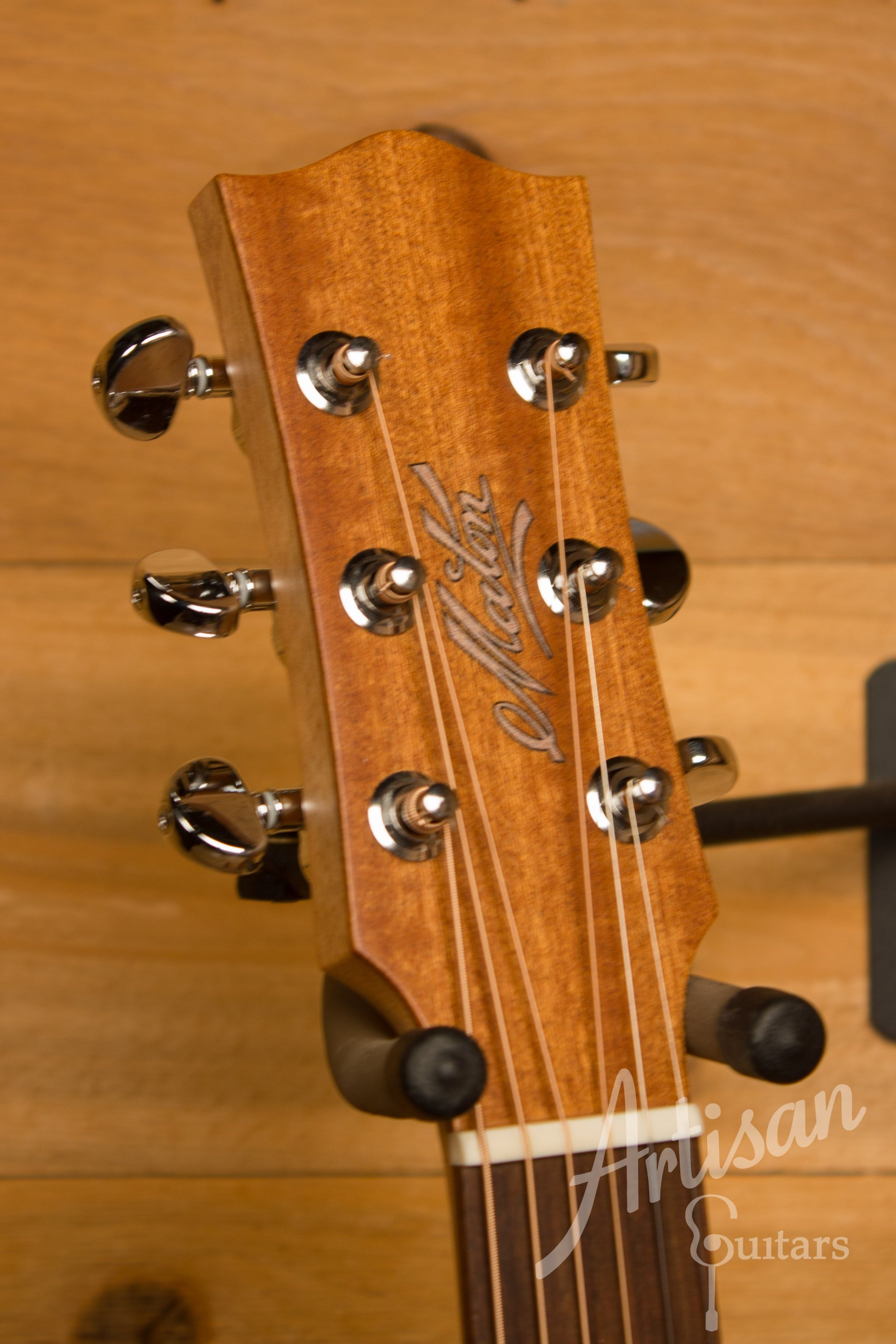 Maton SRS808C Guitar Western Red Cedar and Solid Blackwood Cutaway Pre-Owned 2016 ID-11308 - Artisan Guitars