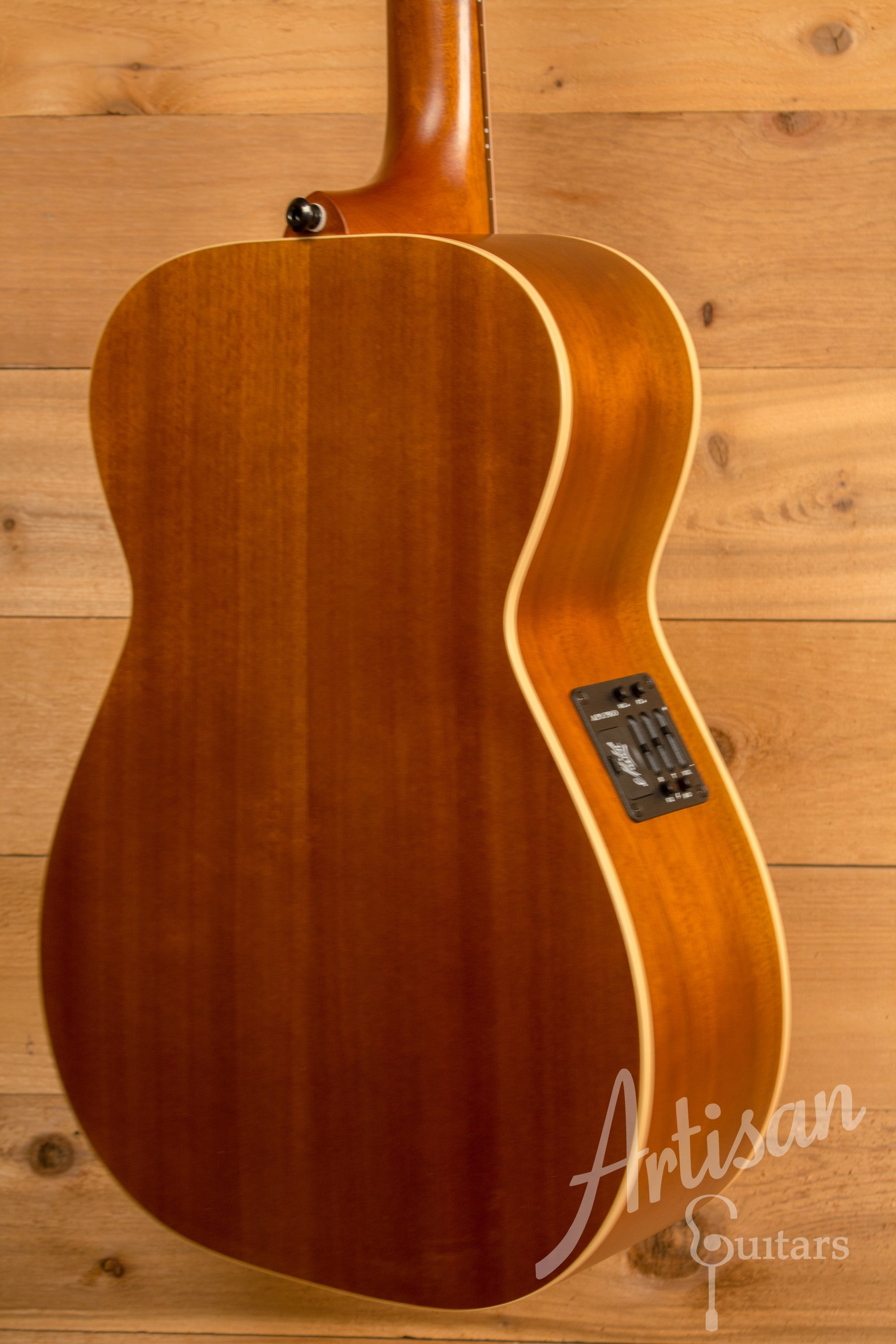 Maton EBG808TE Tommy Emmaunel Signature Sitka and Queensland Maple Pre-Owned 2013 ID-11309 - Artisan Guitars