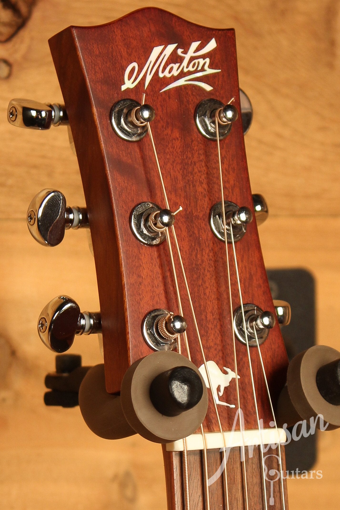 Maton EMTE Tommy Emmanuel Signature Mini Guitar Sitka Spuce & Queensland Maple ID-13019 - Artisan Guitars