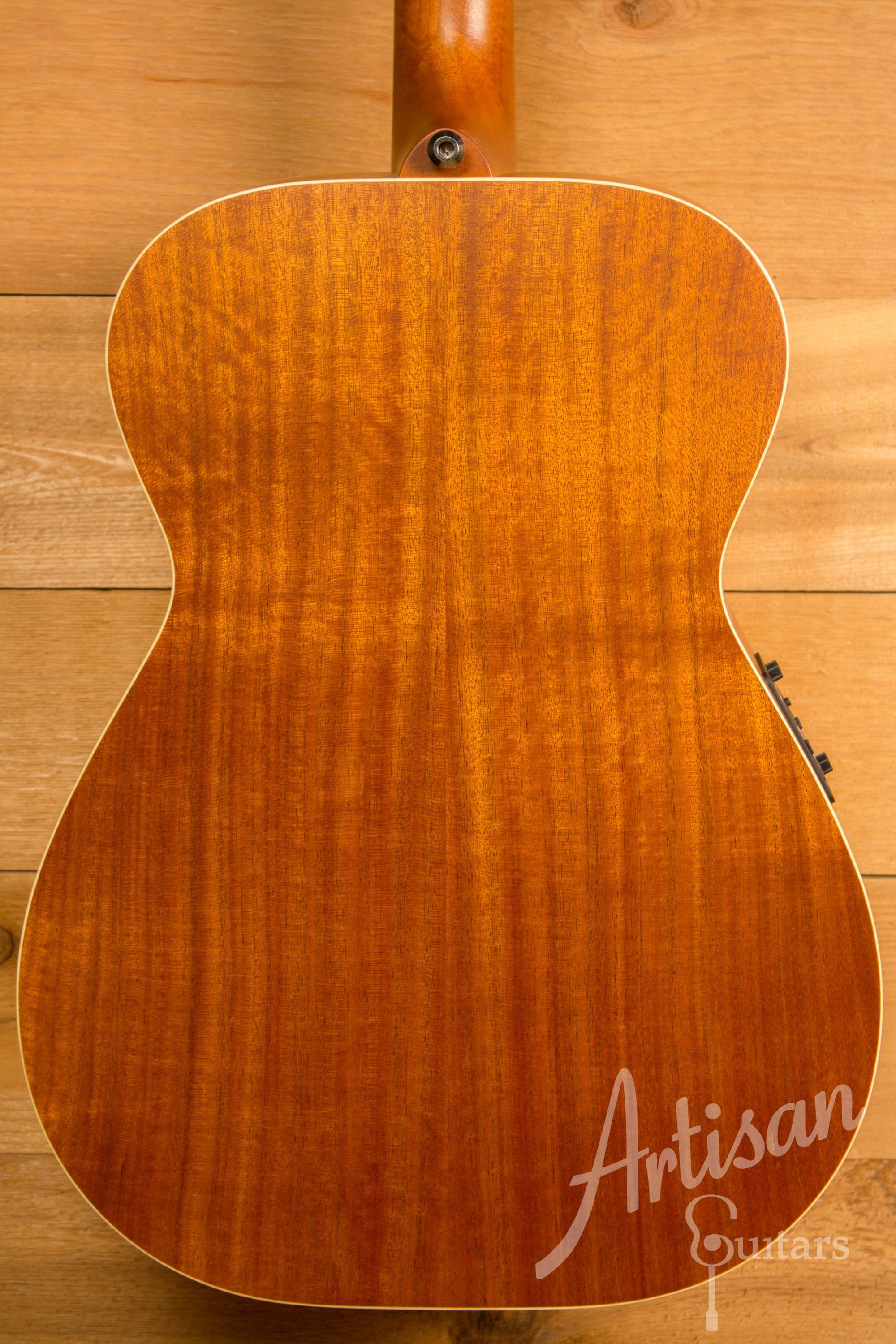 Maton EBG 808 TE Tommy Emmanuel Signature Guitar ID-11319 - Artisan Guitars