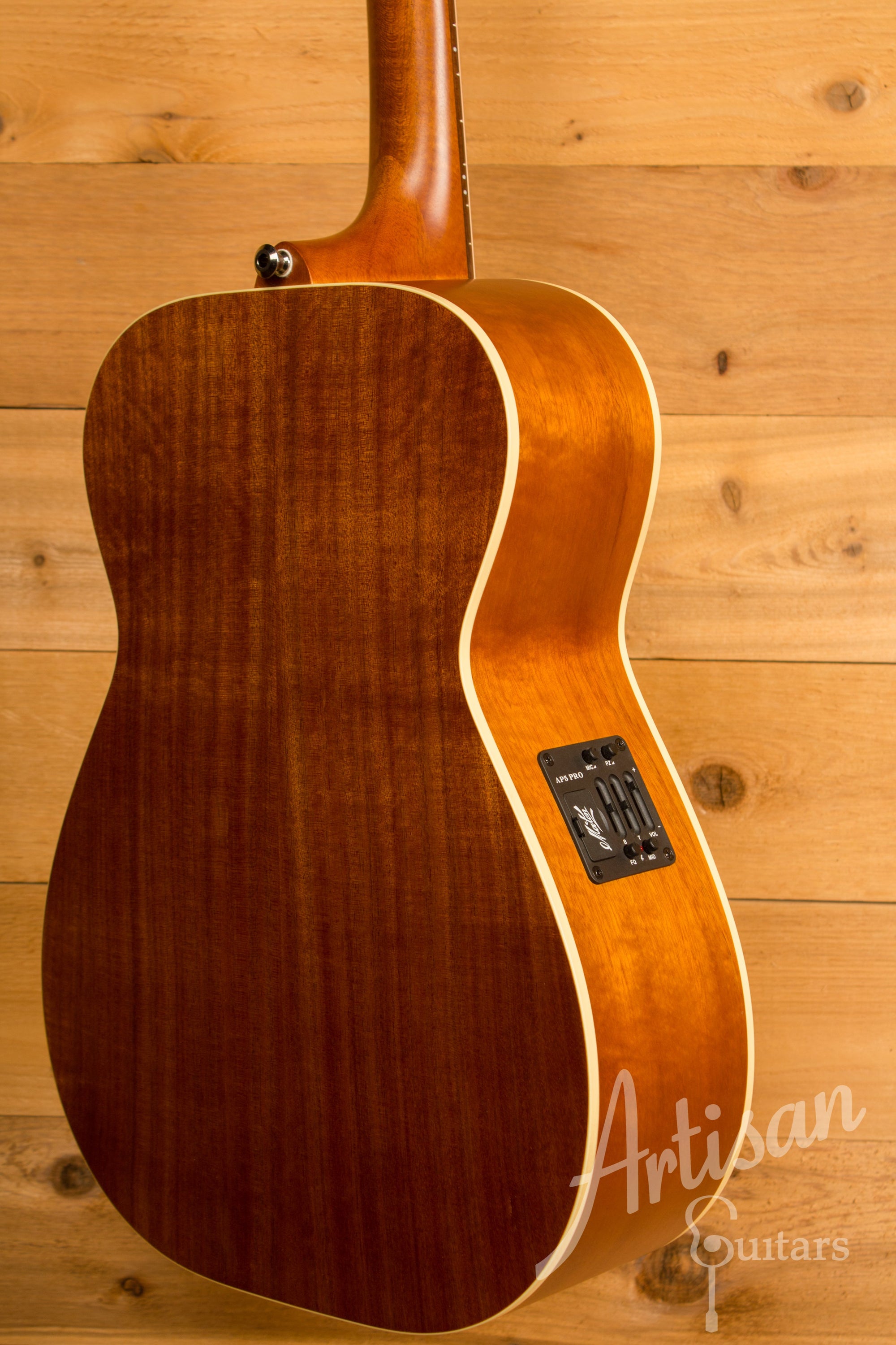 Maton EBG 808 TE Tommy Emmanuel Signature Guitar ID-11319 - Artisan Guitars