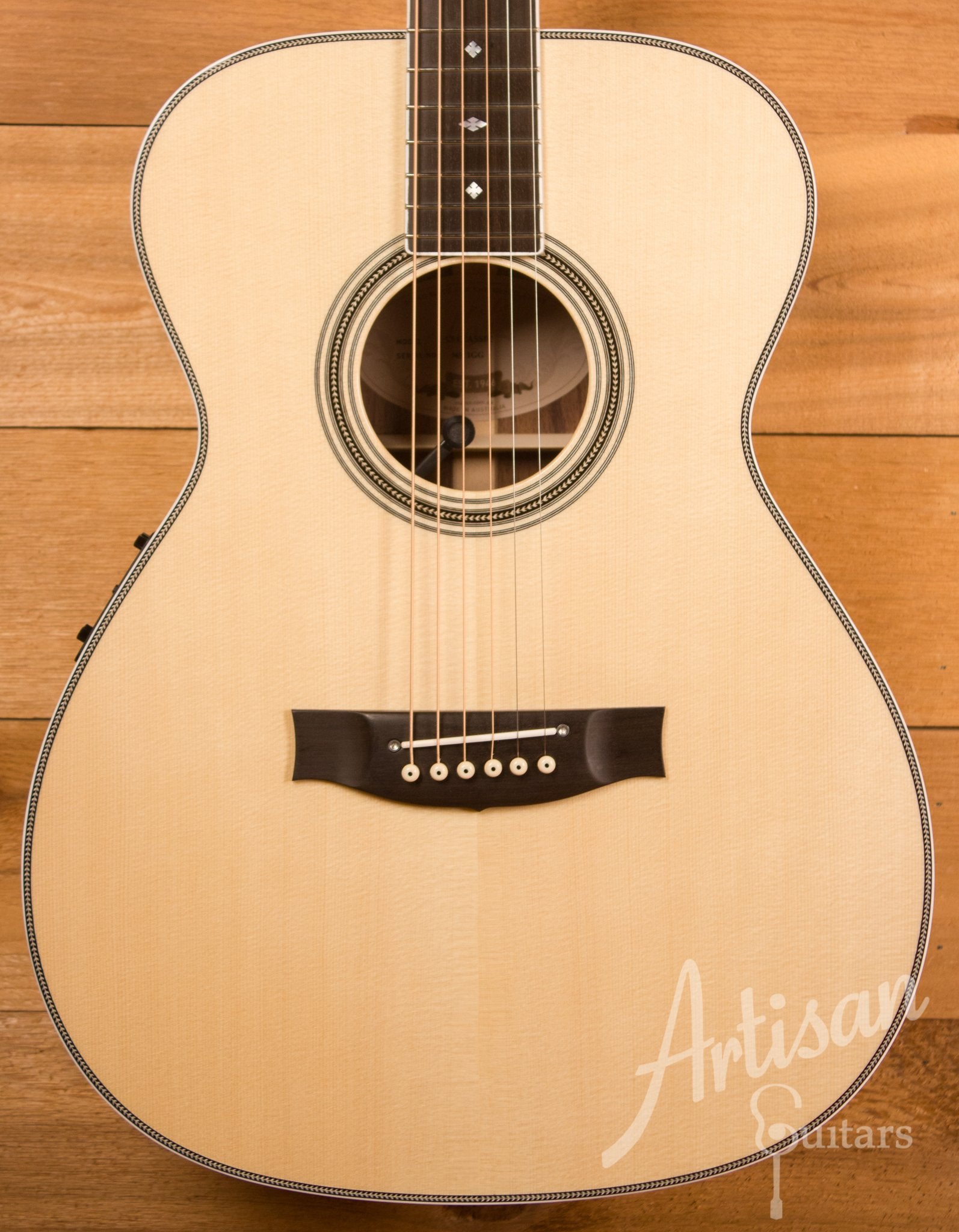 Maton Custom Shop Classic Traditional Guitar with European Spruce and Indian Rosewood ID-11574 - Artisan Guitars