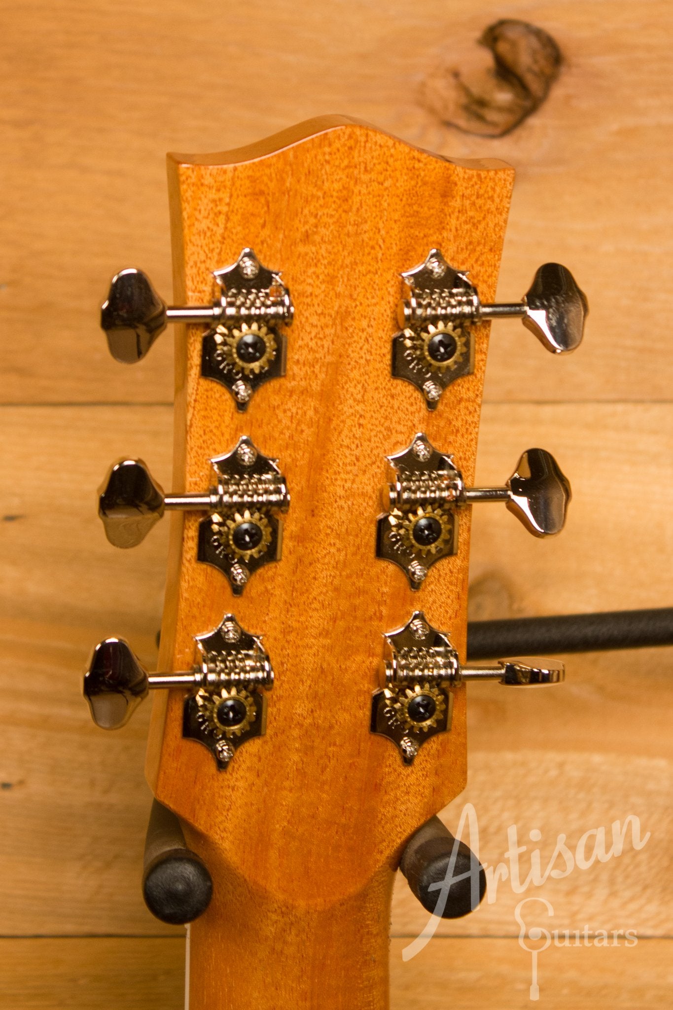 Maton Custom Shop Classic Traditional Guitar with European Spruce and Indian Rosewood ID-11574 - Artisan Guitars