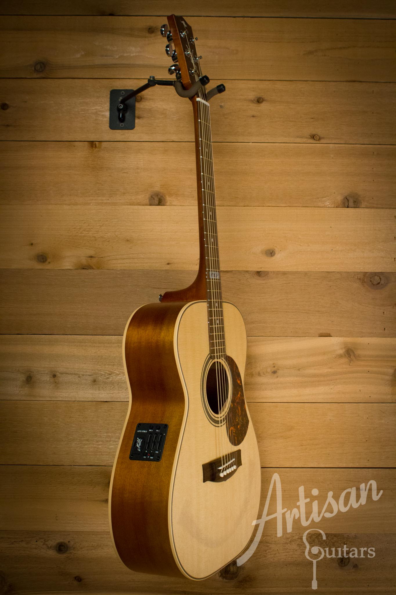 Pre-Owned 2014 Maton EBG808TE Tommy Emmanuel Signature Sitka and Queensland Maple ID-10271 - Artisan Guitars