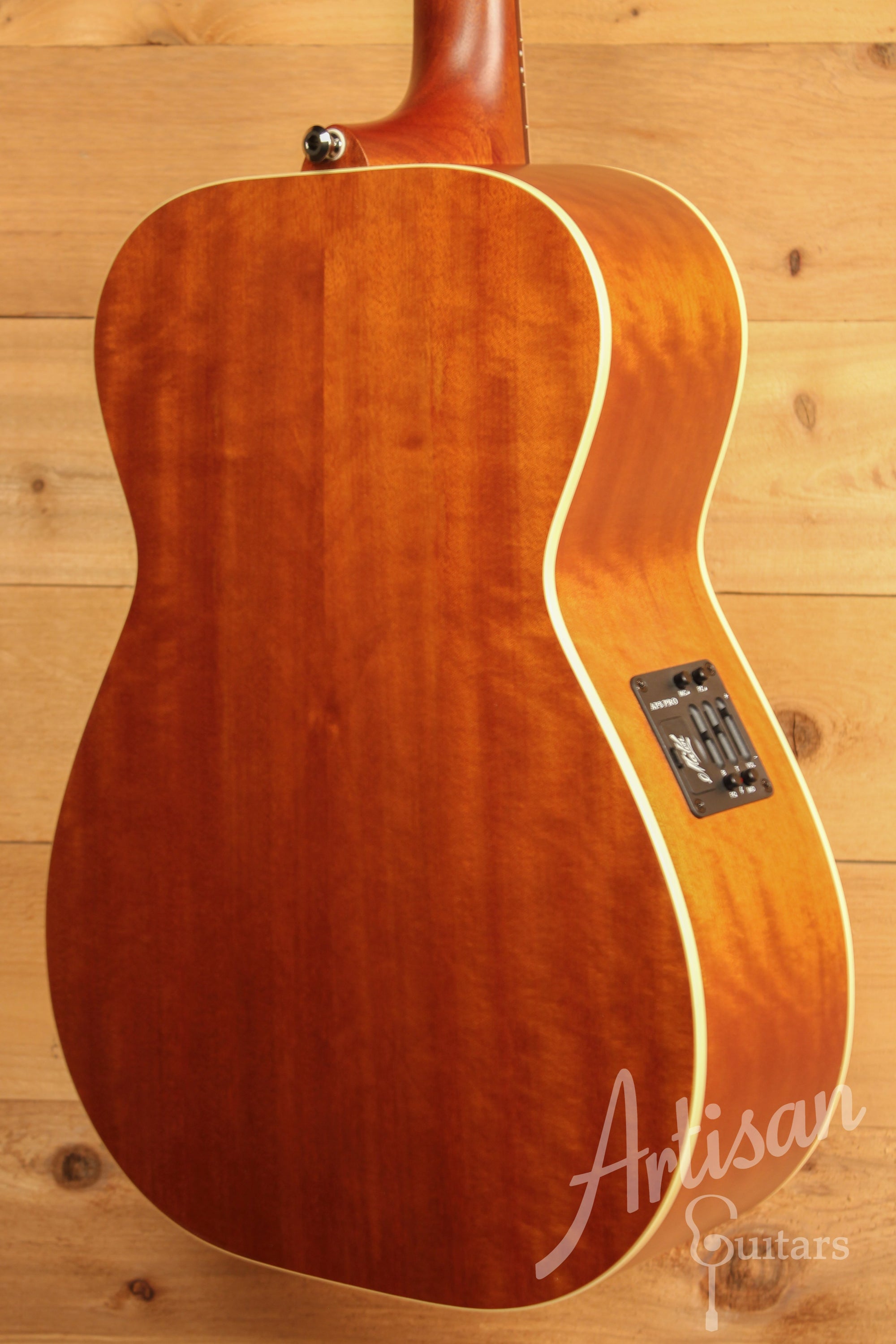 Maton EBG 808 TE Tommy Emmanuel Signature Guitar ID-11328 - Artisan Guitars