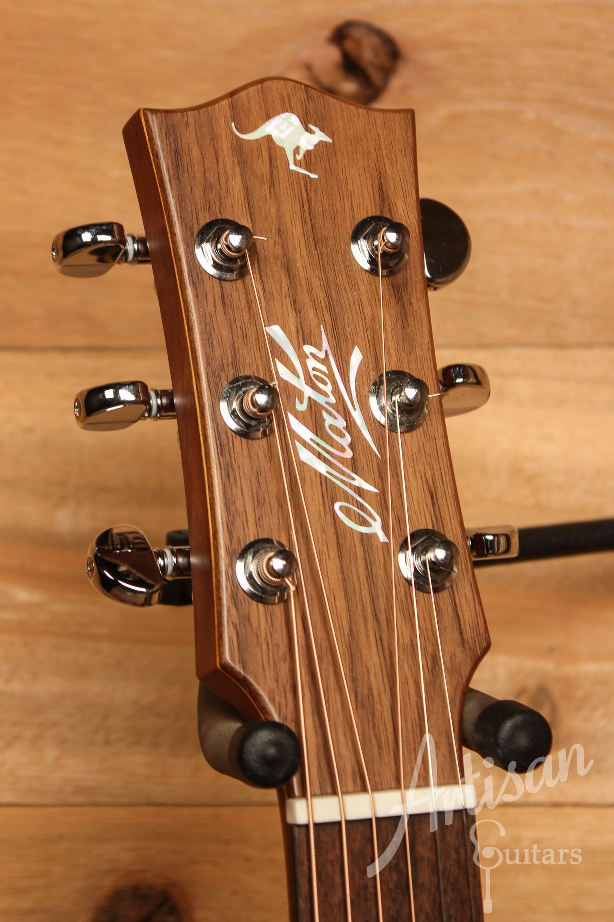 Maton EBG 808 TE Tommy Emmanuel Signature Guitar ID-11329 - Artisan Guitars