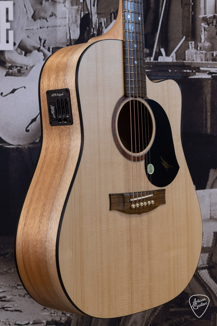 Maton Guitars Solid Road Series SRS-60C Dreadnought - 16198