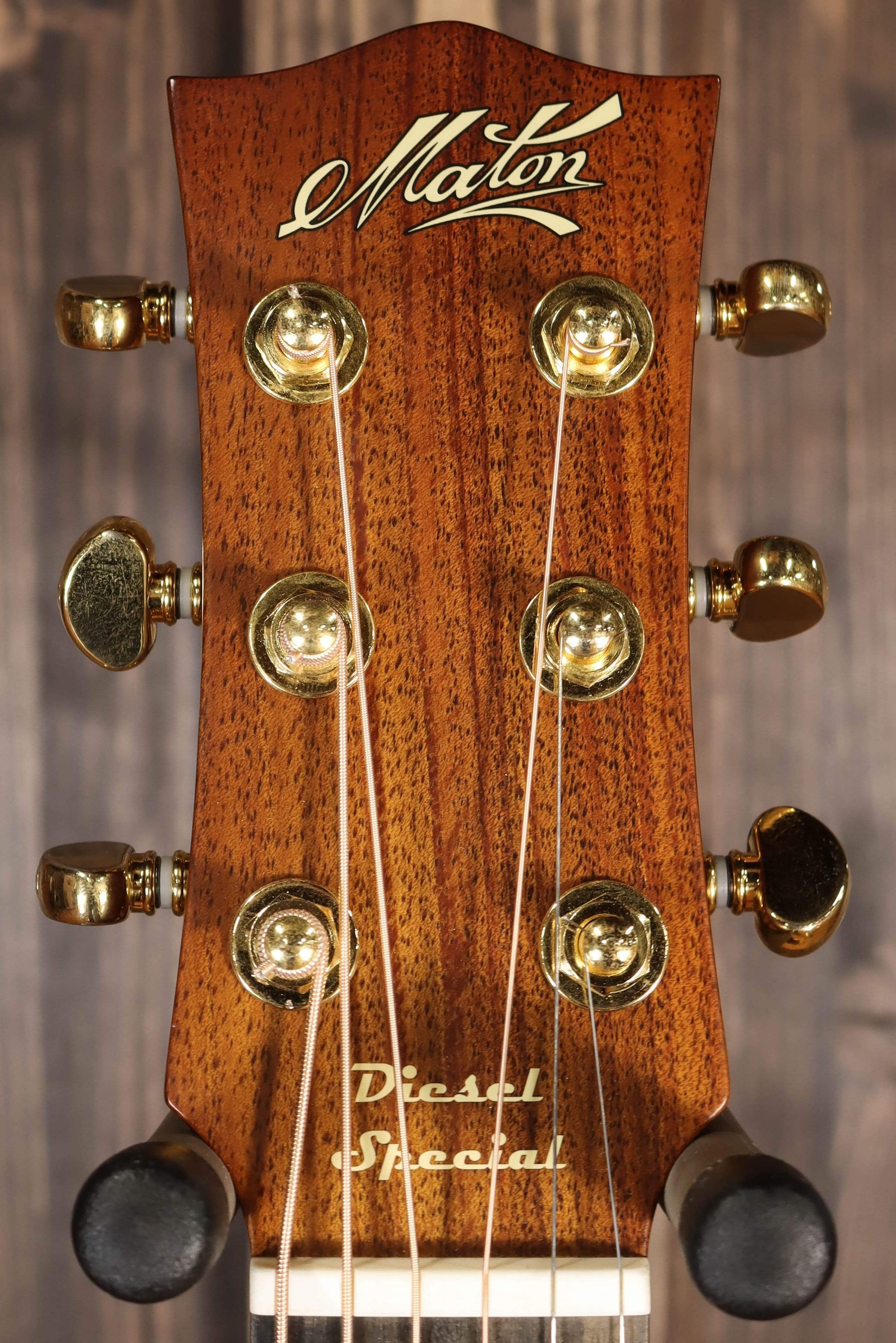 t*4様 MATON EMD6 (Mini Maton Diesel Speci Maton Guitars EMD6 Diesel Mini - 16839 | Artisan Guitars