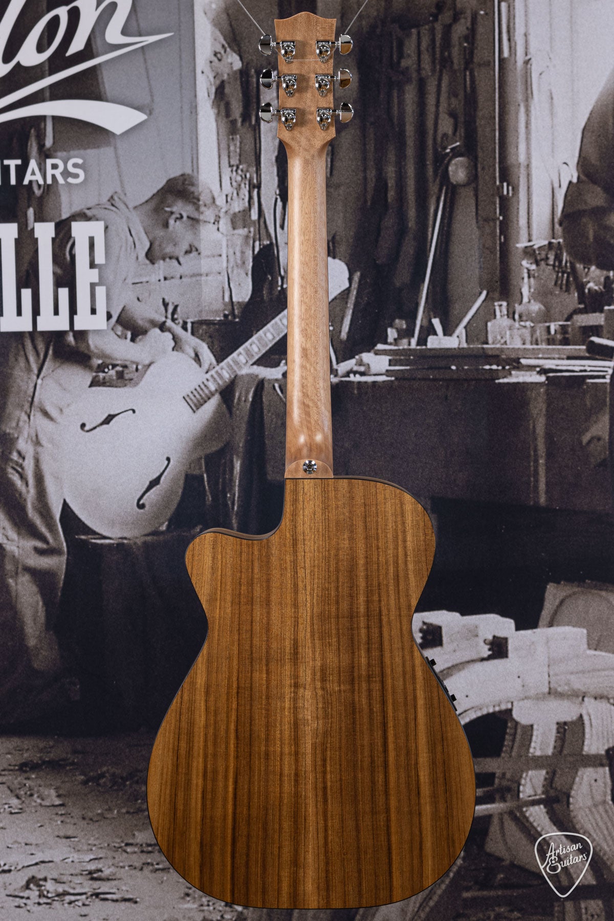 Maton Guitars Solid Road Series SRS-808C - 16307