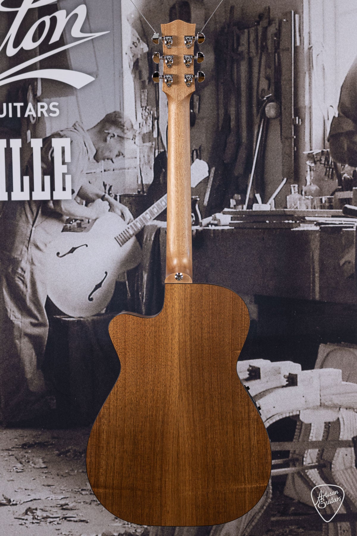 Maton Guitars Solid Road Series SRS-808C - 16308