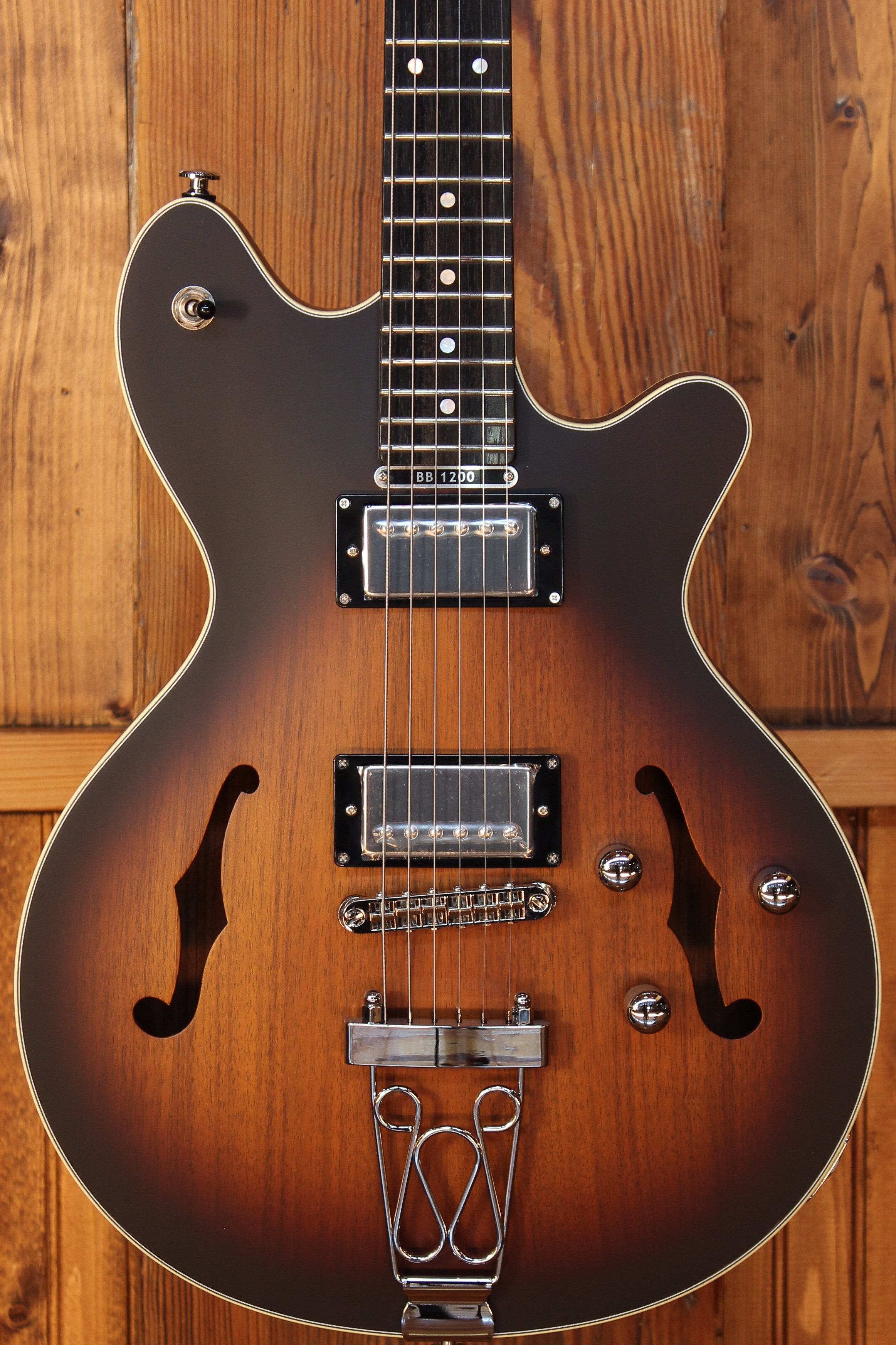 雑誌で紹介された Electric JH BB1200 Maton Guitar Imperial Lollar w/ ギター
