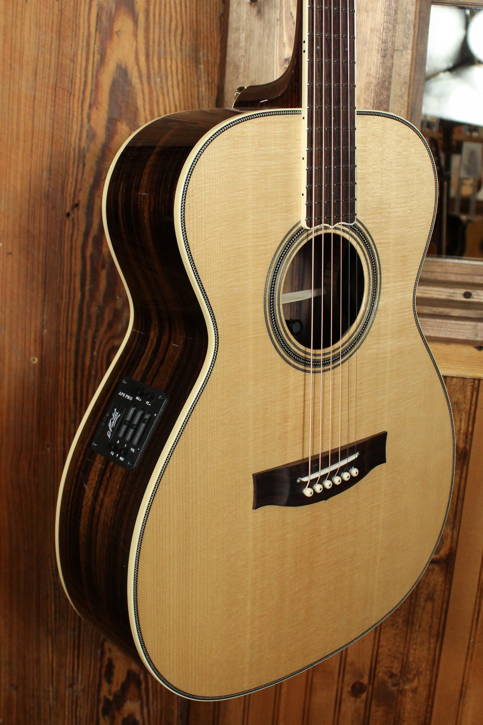 Maton Custom Shop Traditional w/ European Spruce & Granadillo - Artisan Guitars