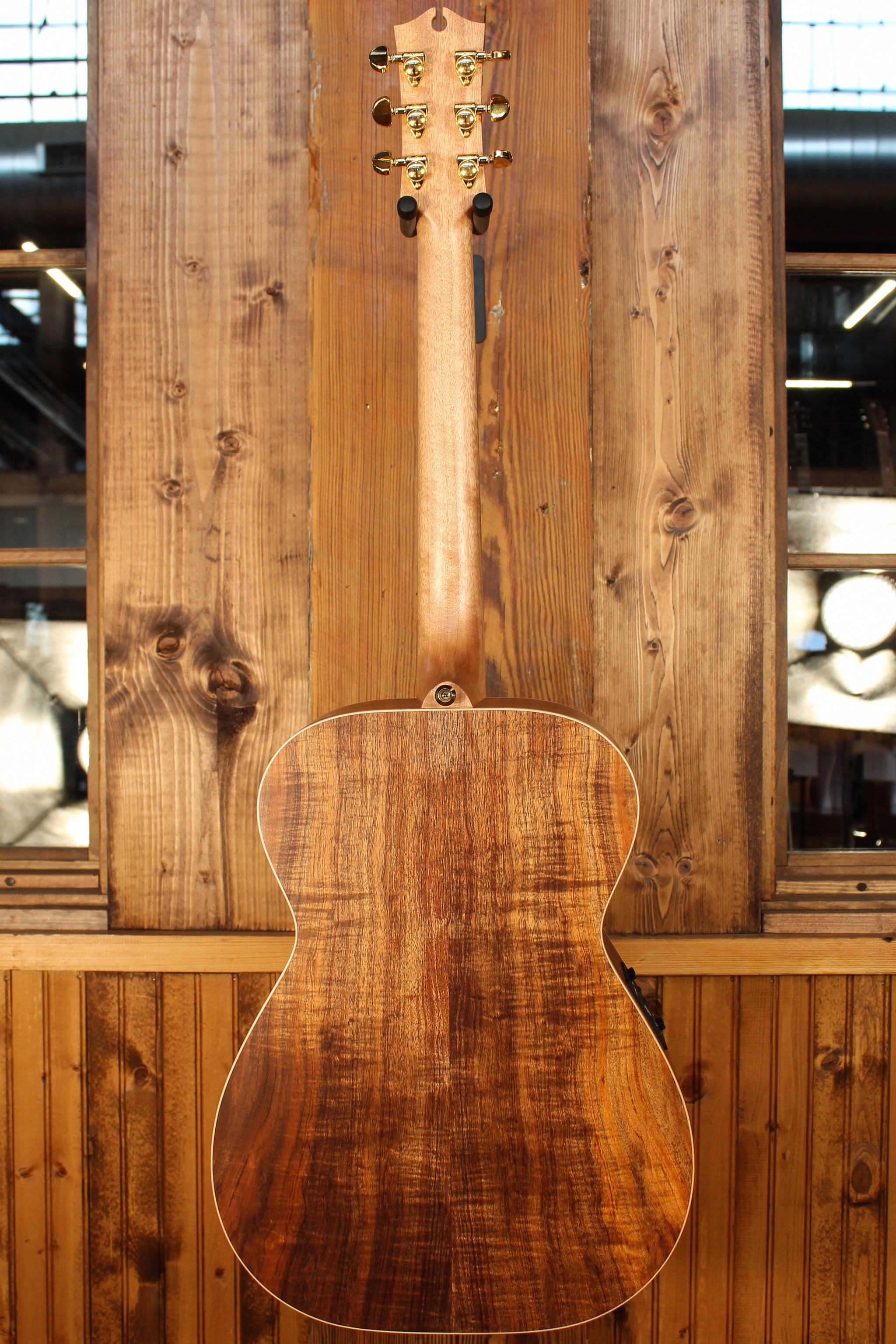 Maton EBG808 Artist Series Sitka Spruce and Blackwood - Artisan Guitars