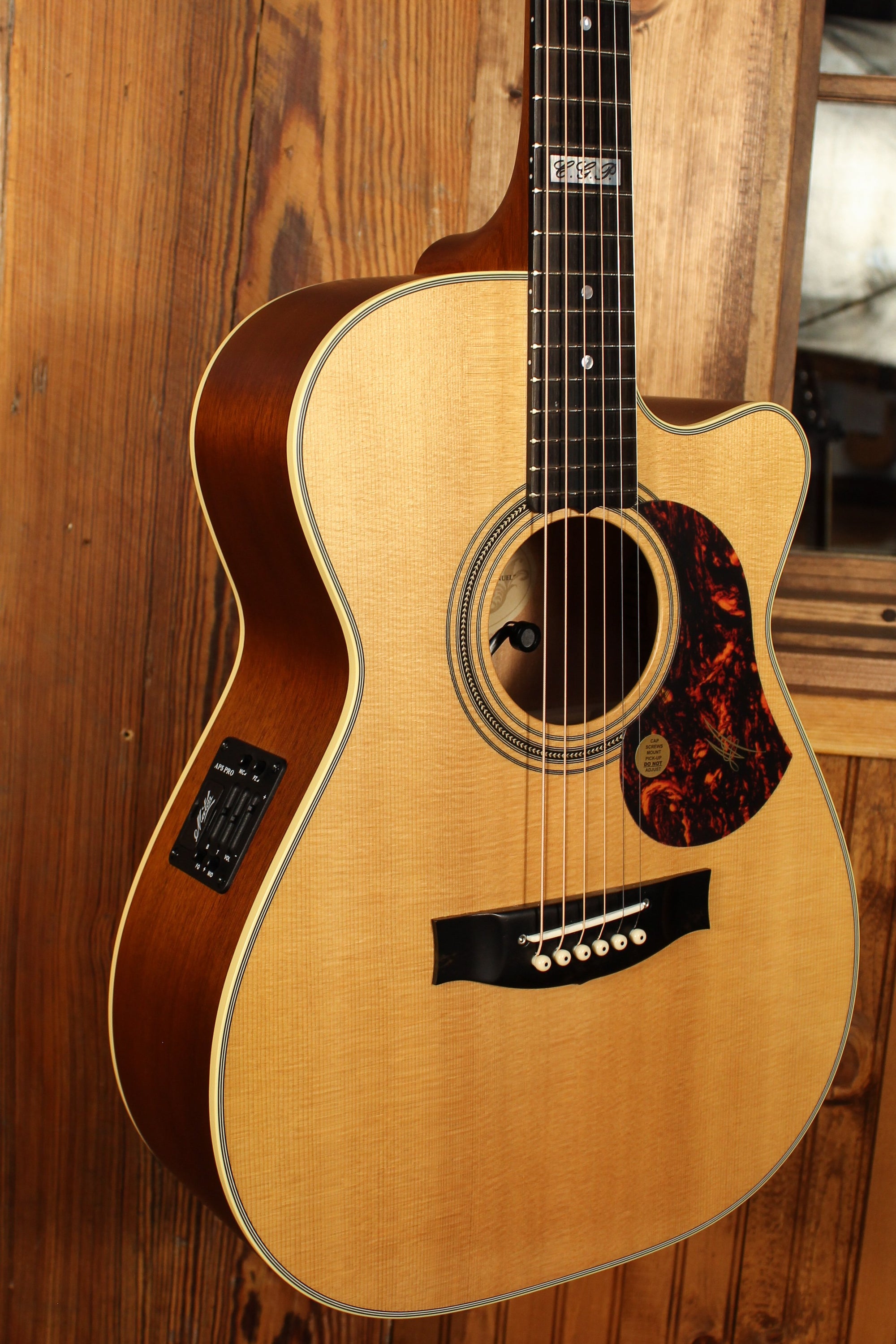 Maton EBG 808C TE Tommy Emmanuel Signature Guitar Cutaway - Artisan Guitars