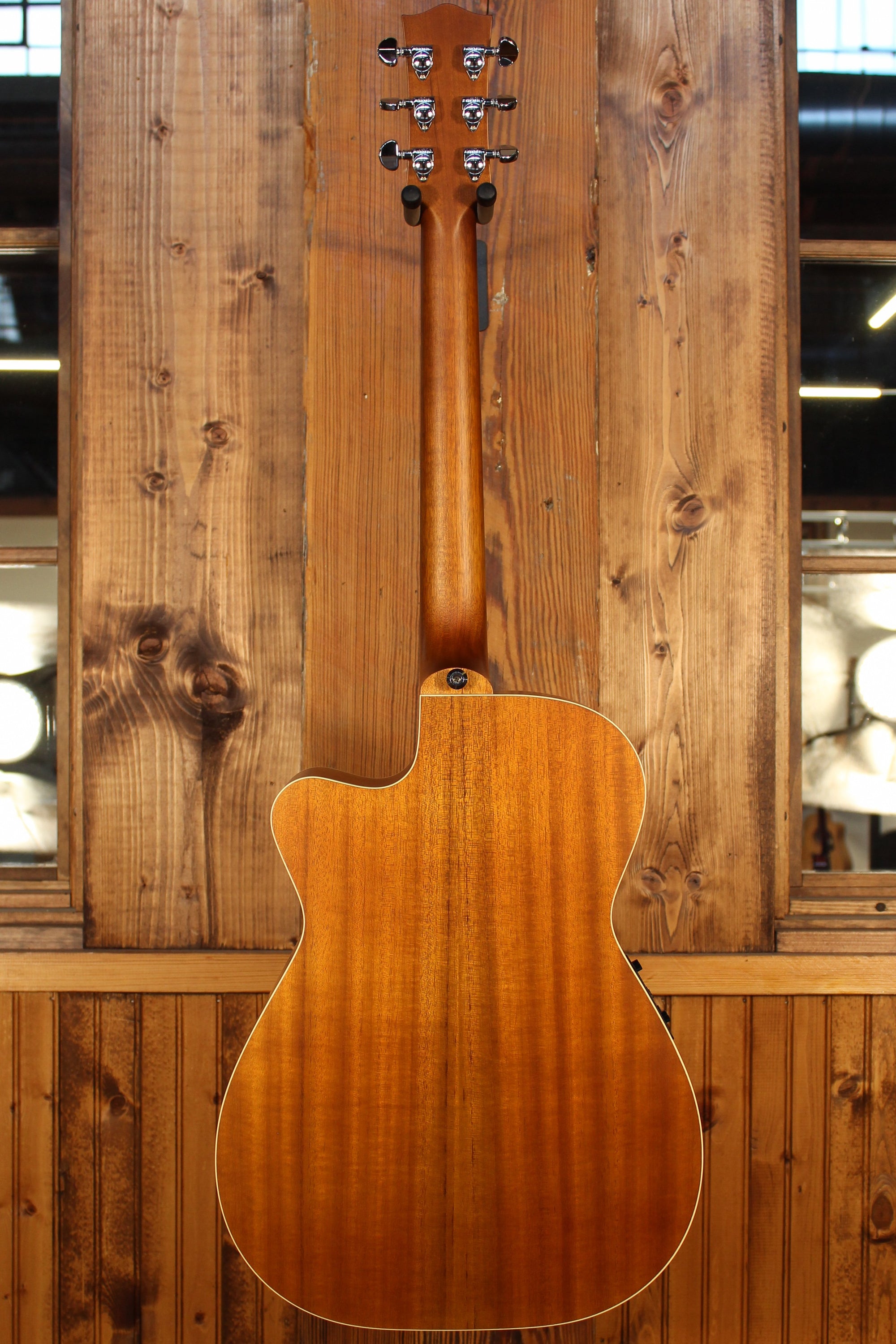Maton Guitars EBG 808C Tommy Emmanuel Floor Model - 14079 - Artisan Guitars