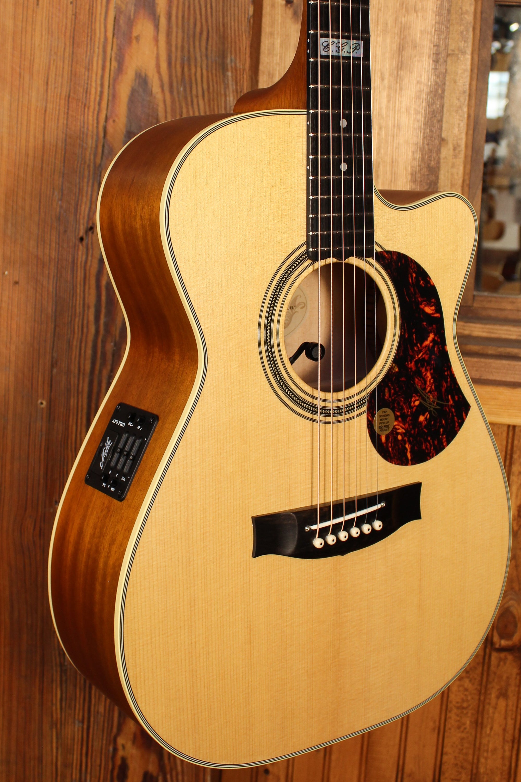 Maton Guitars EBG 808C Tommy Emmanuel Floor Model - 14079 - Artisan Guitars