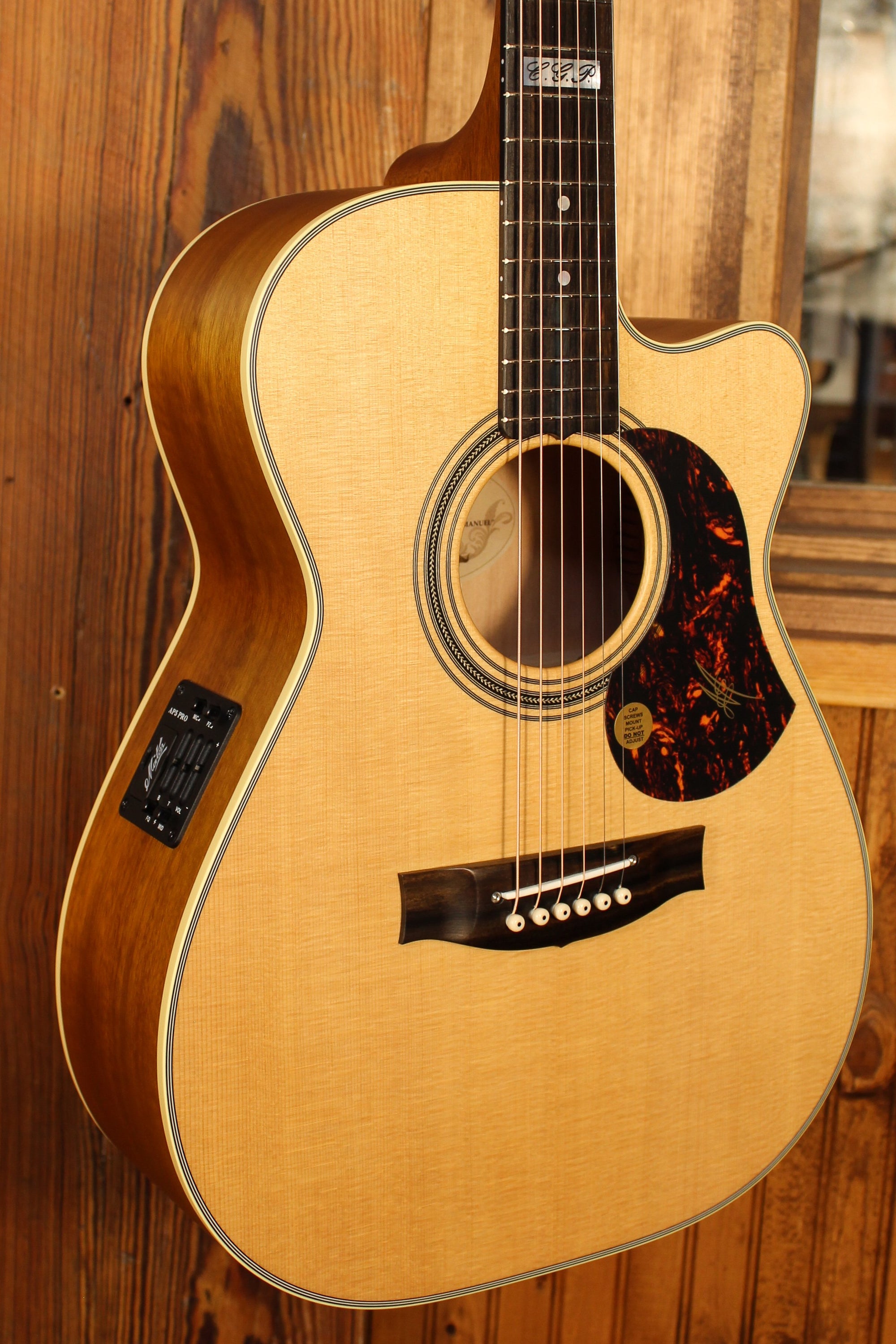 Maton EBG 808C TE Tommy Emmanuel Signature Guitar Cutaway - Artisan Guitars