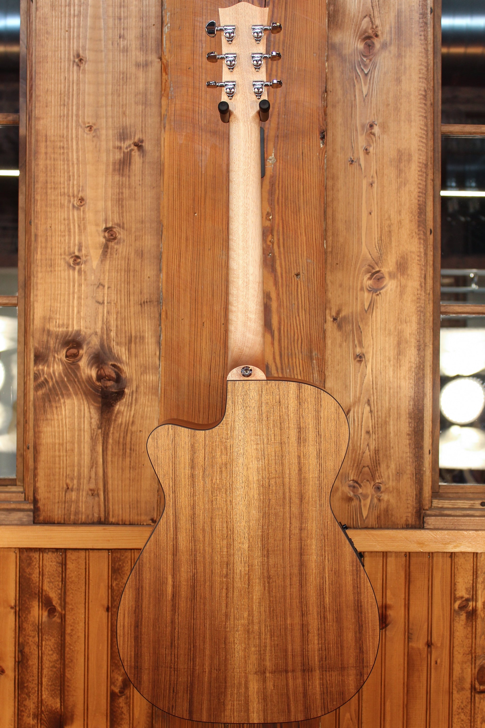 Maton EBW808C Guitar Blackwood - Artisan Guitars