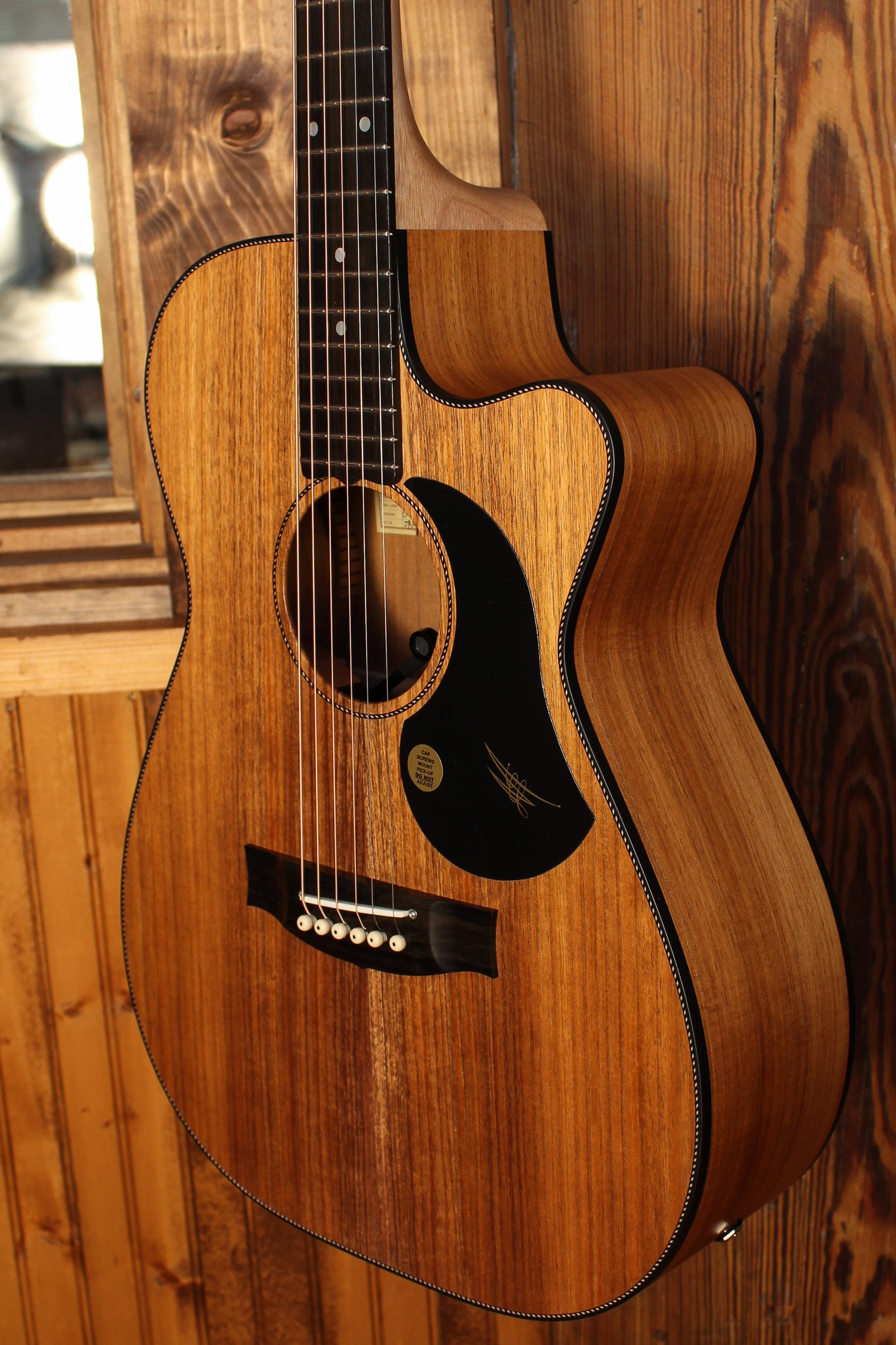 Maton EBW808C Guitar Blackwood - Artisan Guitars