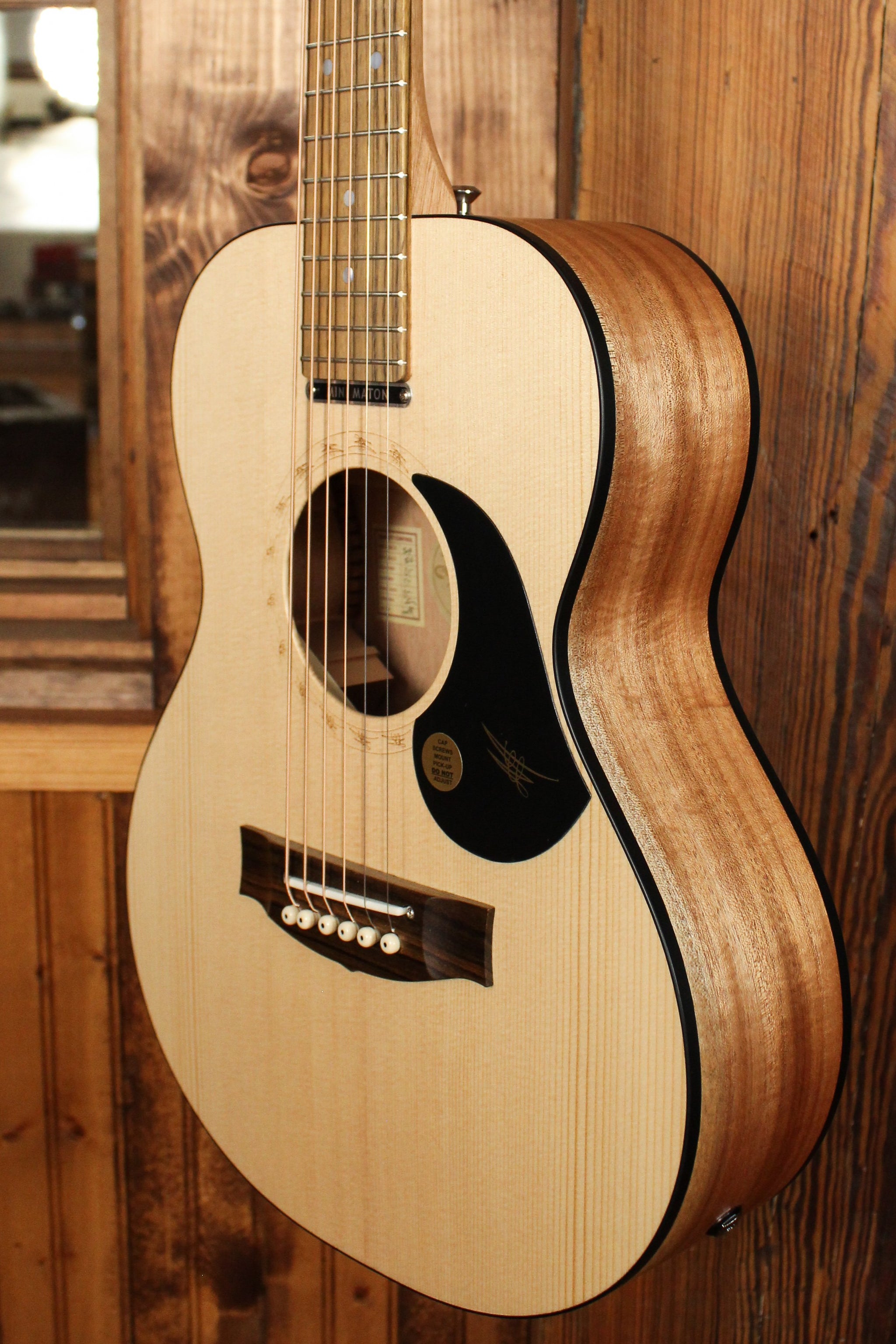 Maton EM6 Mini Guitar Sitka Spuce and Queensland Maple AP5 Original - Artisan Guitars