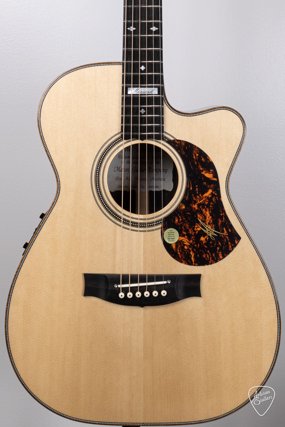 Maton Guitars EM100C-808 Messiah Cutaway - 16510