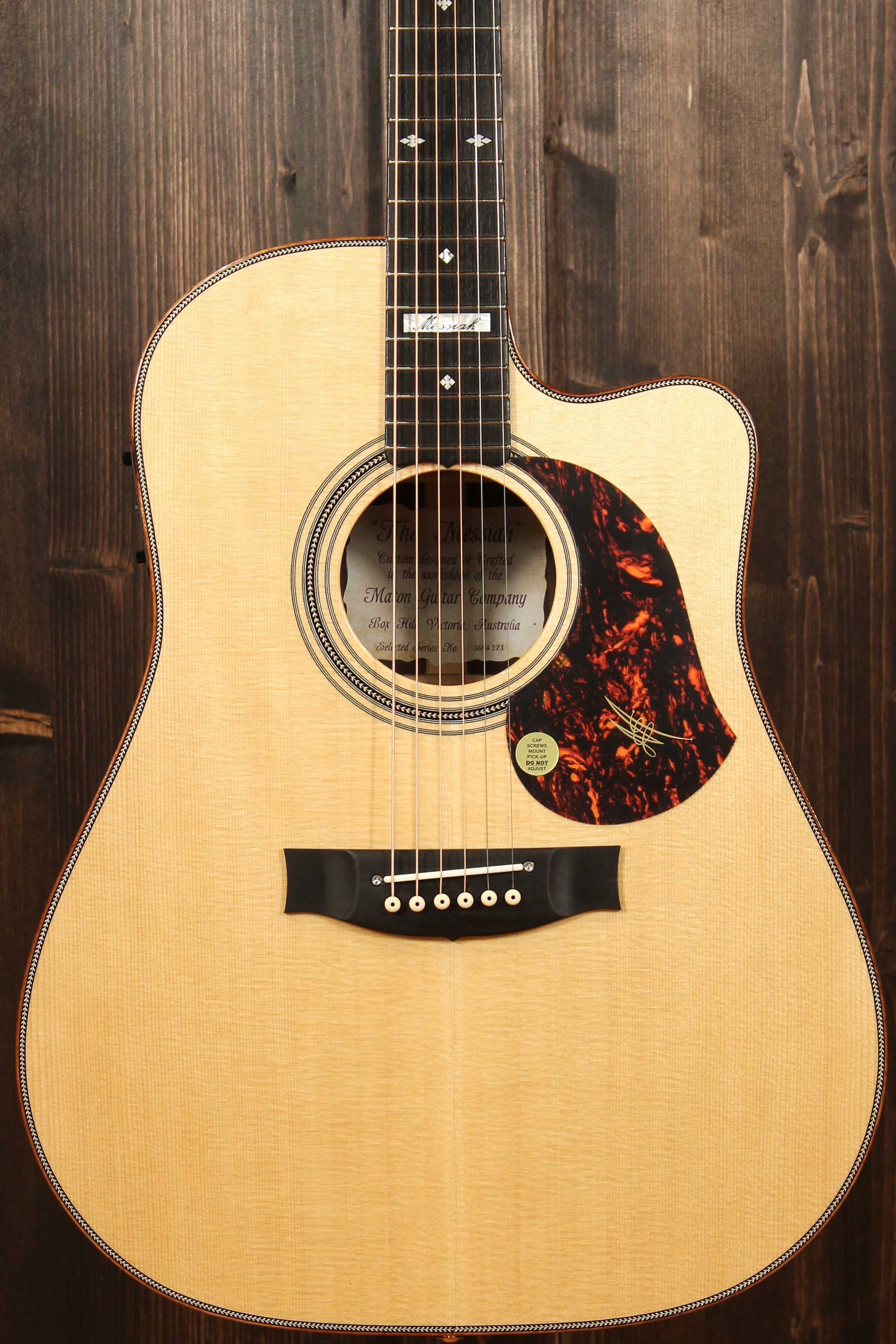 【美品】MATON EM100C Messiah EM100C - Maton Guitars - The Messiah Cutaway