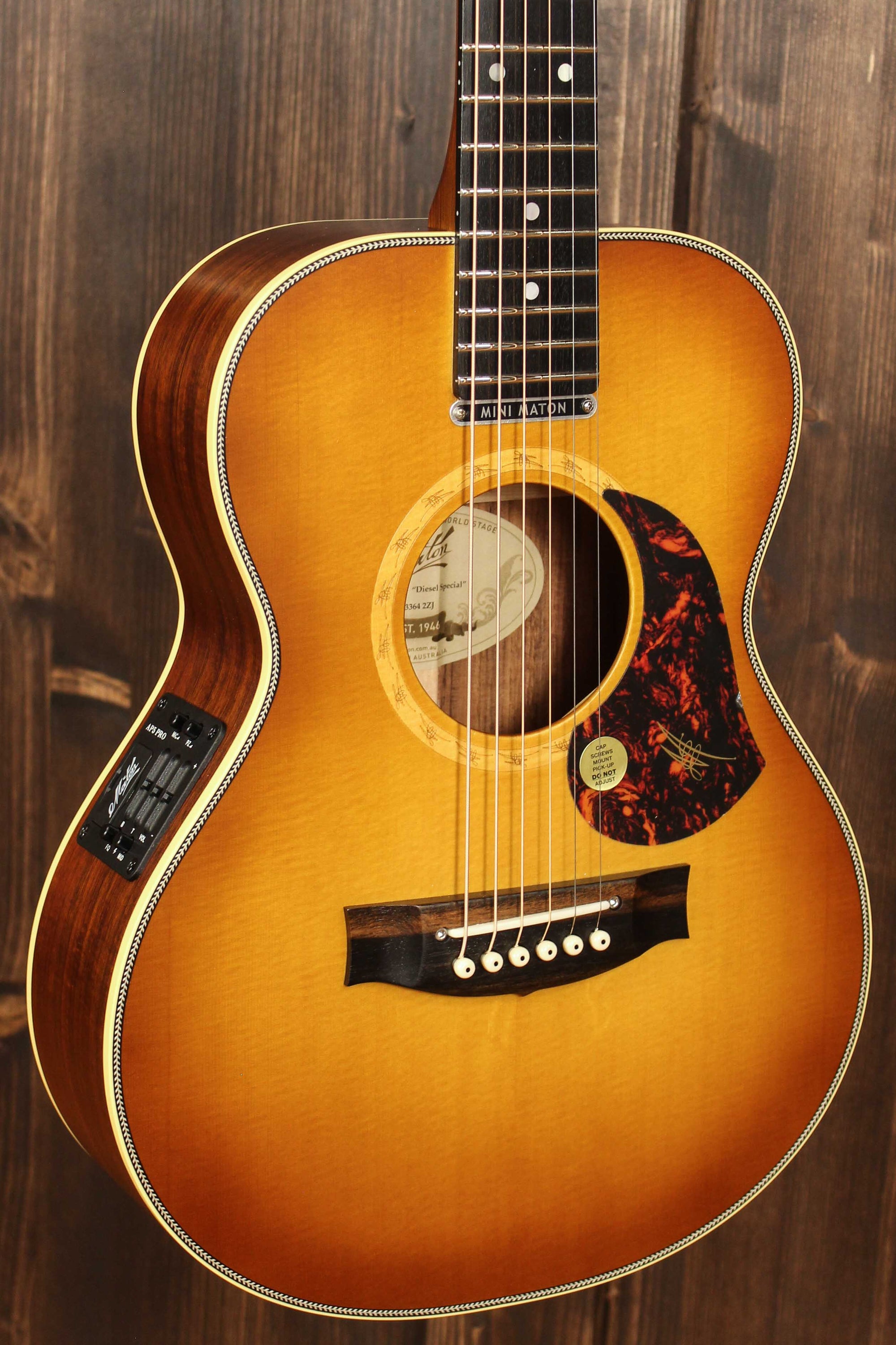 Maton Guitars EMD-6 Mini Diesel - 14333 - Artisan Guitars