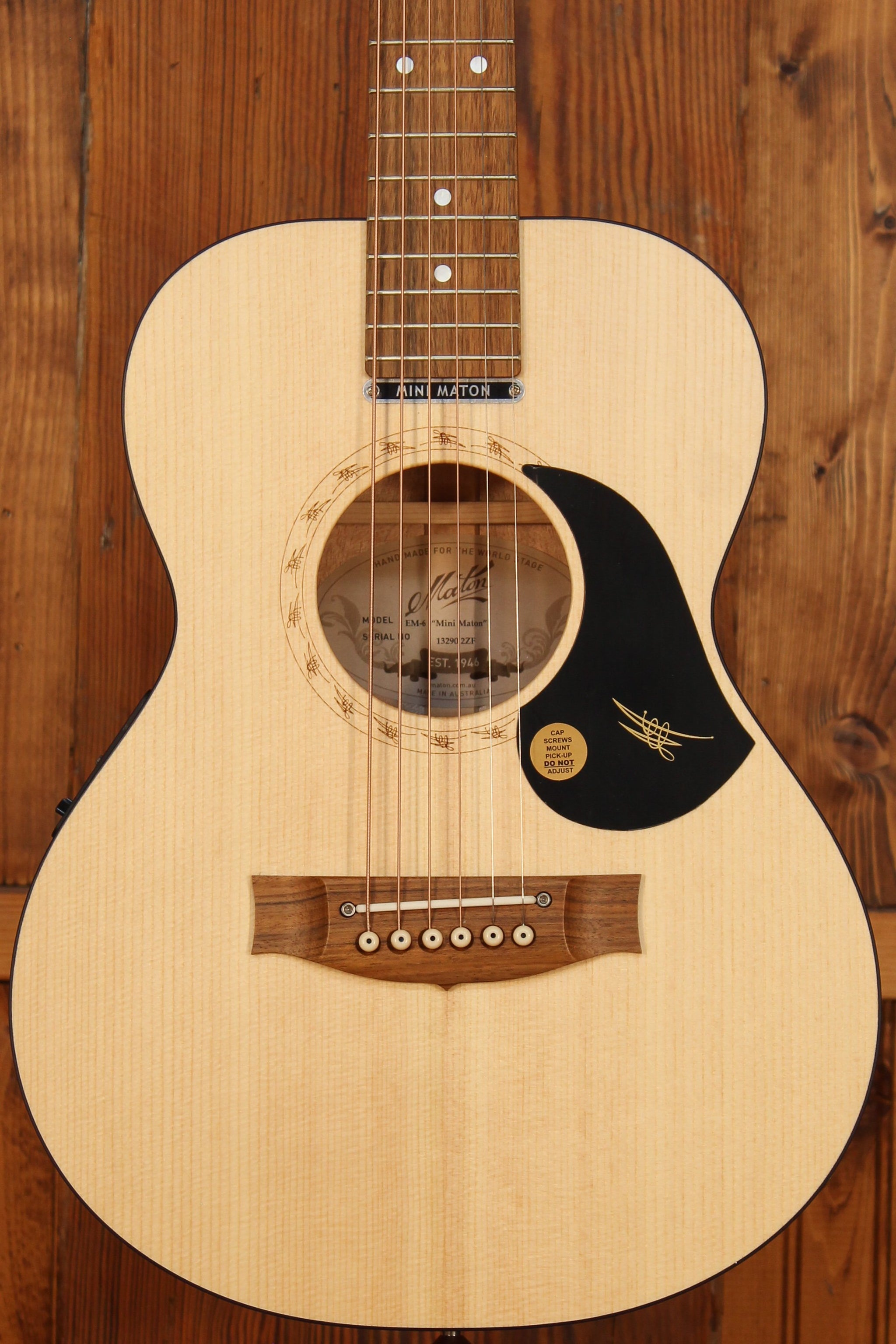 Maton EM6 Mini Guitar Sitka Spruce & Queensland Maple w/ AP5 Original - Artisan Guitars