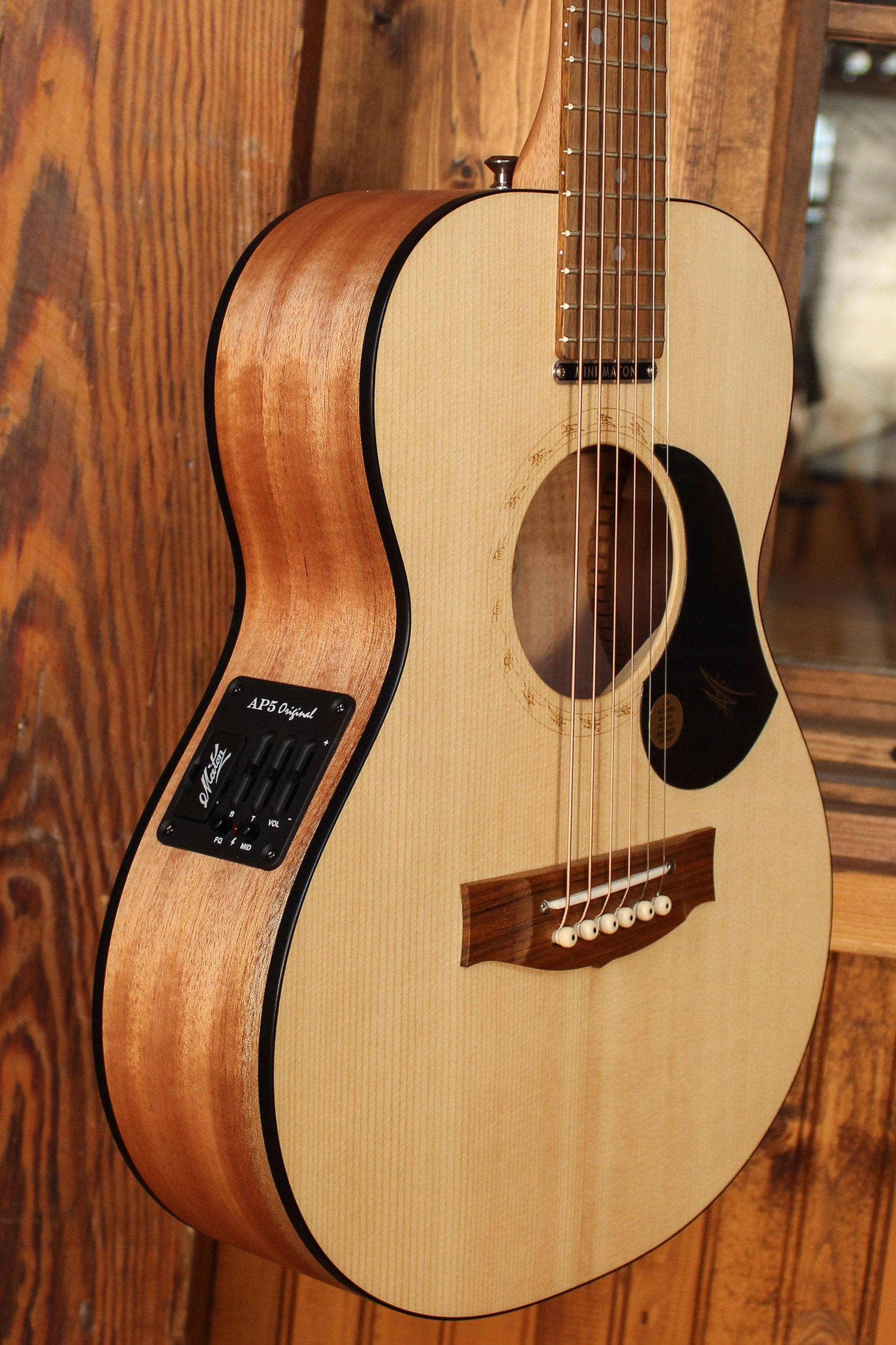 Maton EM6 Mini Guitar Sitka Spruce & Queensland Maple w/ AP5 Original - Artisan Guitars