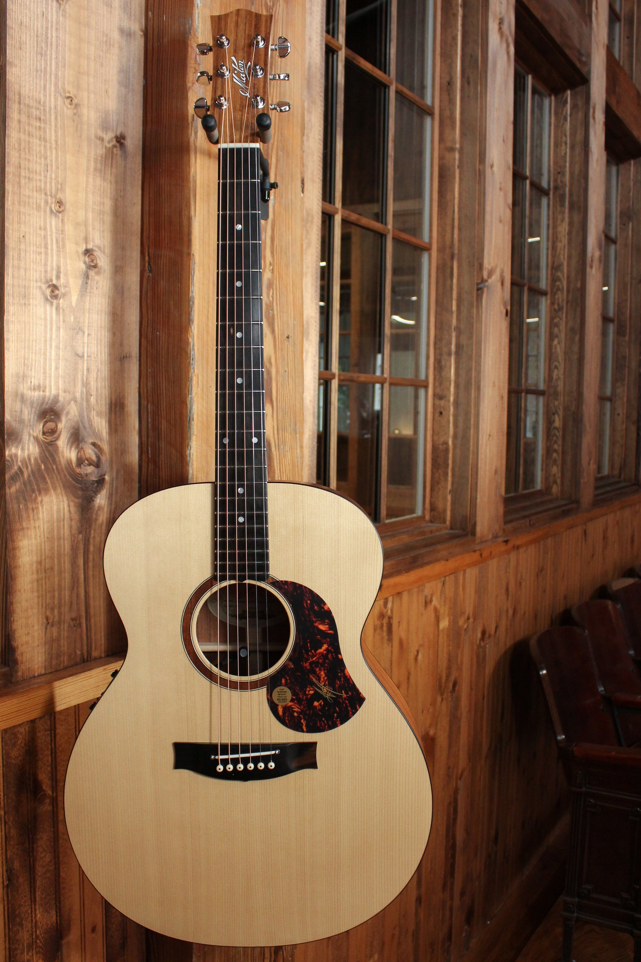 Maton SRS70J Sitka Spruce & Blackwood Jumbo w/ AP5 Pro - Artisan Guitars