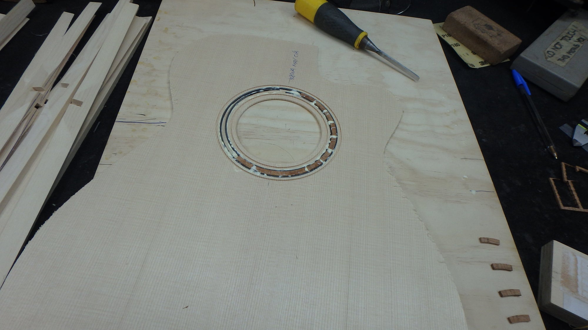 Maton WA May Custom Shop 808 Guitar with Sitka Spruce and Fiddleback Blackwood ID-11723 - Artisan Guitars