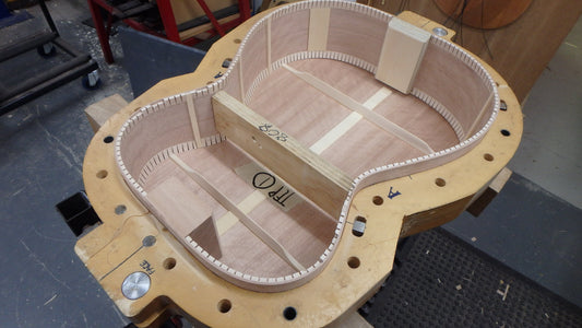 Maton T.E Personal Guitar Sitka Spruce and AAA"Bees Wings" Queensland Maple ID-11722 - Artisan Guitars