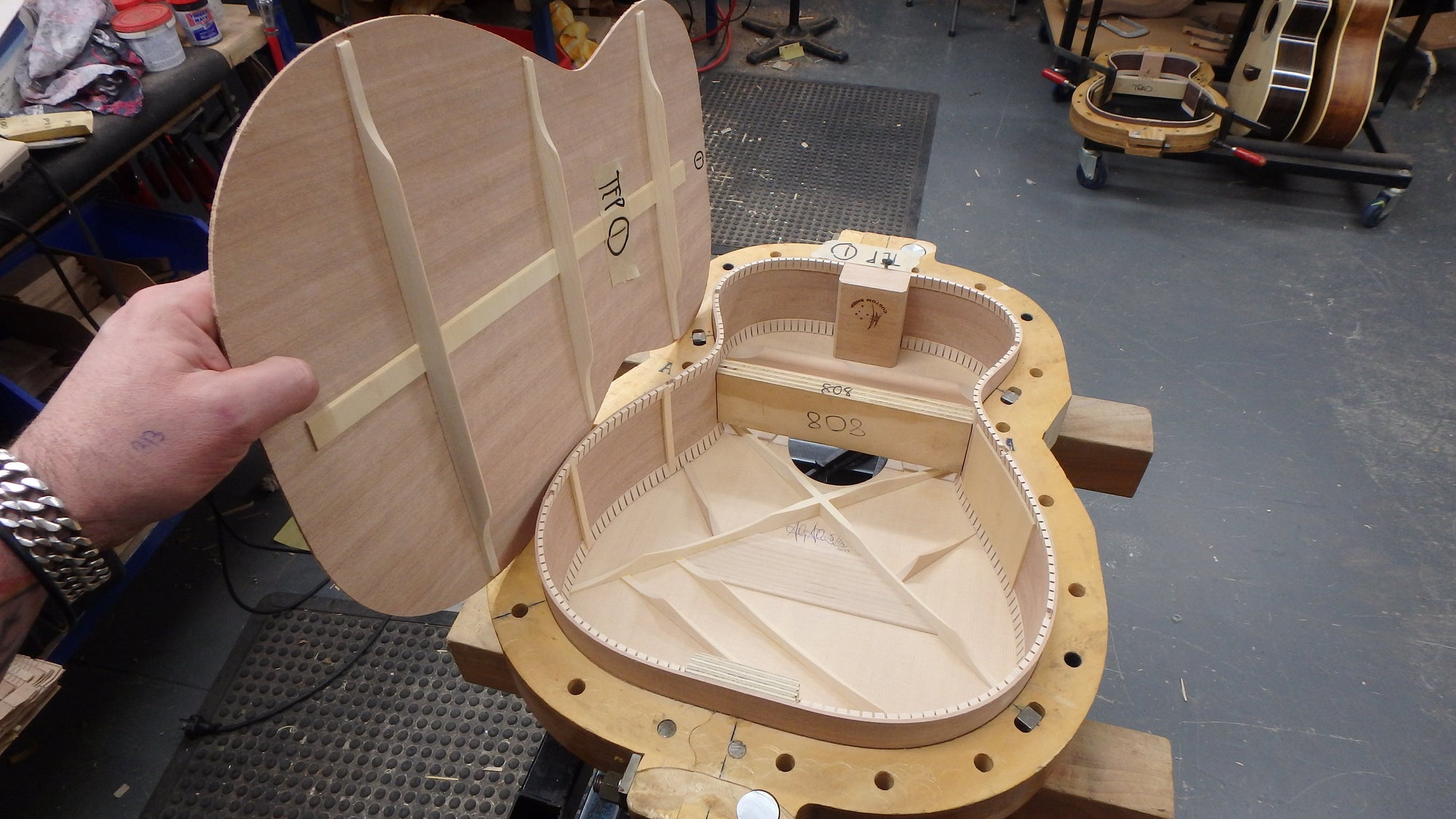 Maton T.E Personal Guitar Sitka Spruce and AAA"Bees Wings" Queensland Maple ID-11722 - Artisan Guitars