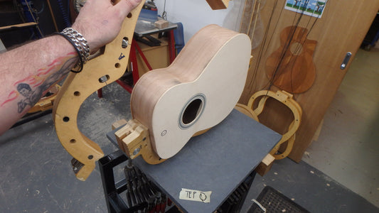 Maton T.E Personal Guitar Sitka Spruce and AAA"Bees Wings" Queensland Maple ID-11722 - Artisan Guitars