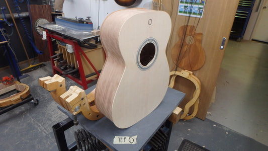 Maton T.E Personal Guitar Sitka Spruce and AAA"Bees Wings" Queensland Maple ID-11722 - Artisan Guitars
