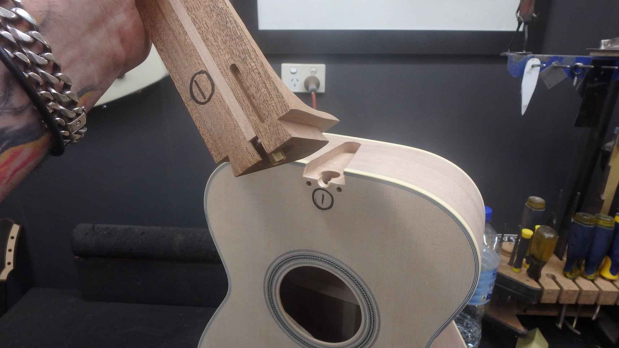 Maton T.E Personal Guitar Sitka Spruce and AAA"Bees Wings" Queensland Maple ID-11722 - Artisan Guitars