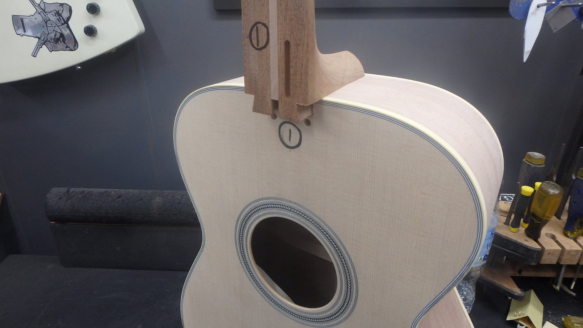 Maton T.E Personal Guitar Sitka Spruce and AAA"Bees Wings" Queensland Maple ID-11722 - Artisan Guitars