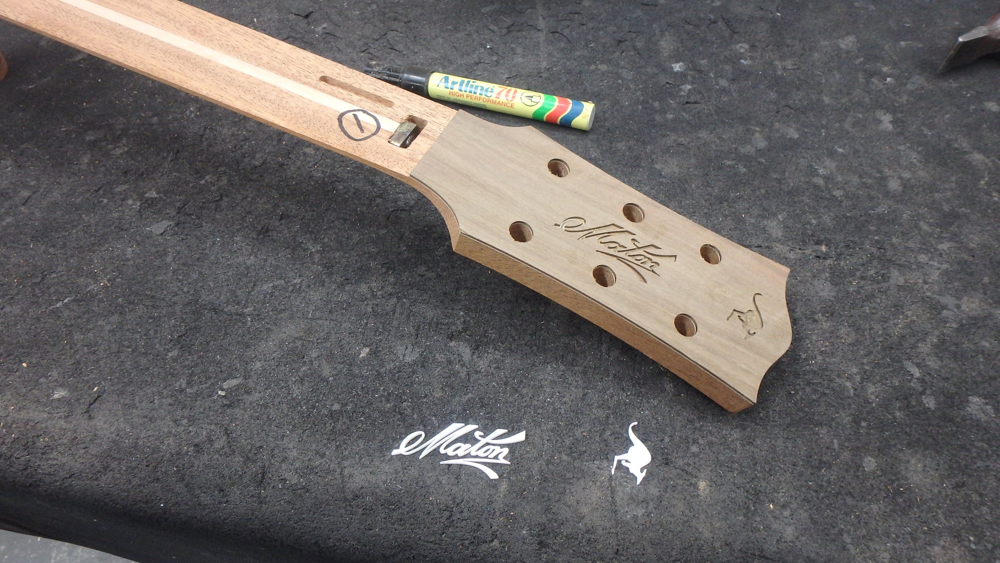 Maton T.E Personal Guitar Sitka Spruce and AAA"Bees Wings" Queensland Maple ID-11722 - Artisan Guitars