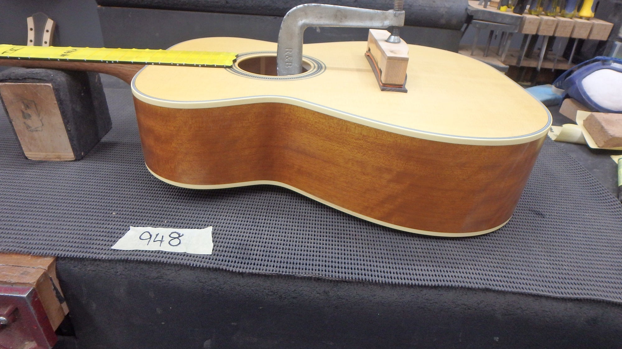 Maton T.E Personal Guitar Sitka Spruce and AAA"Bees Wings" Queensland Maple ID-11722 - Artisan Guitars